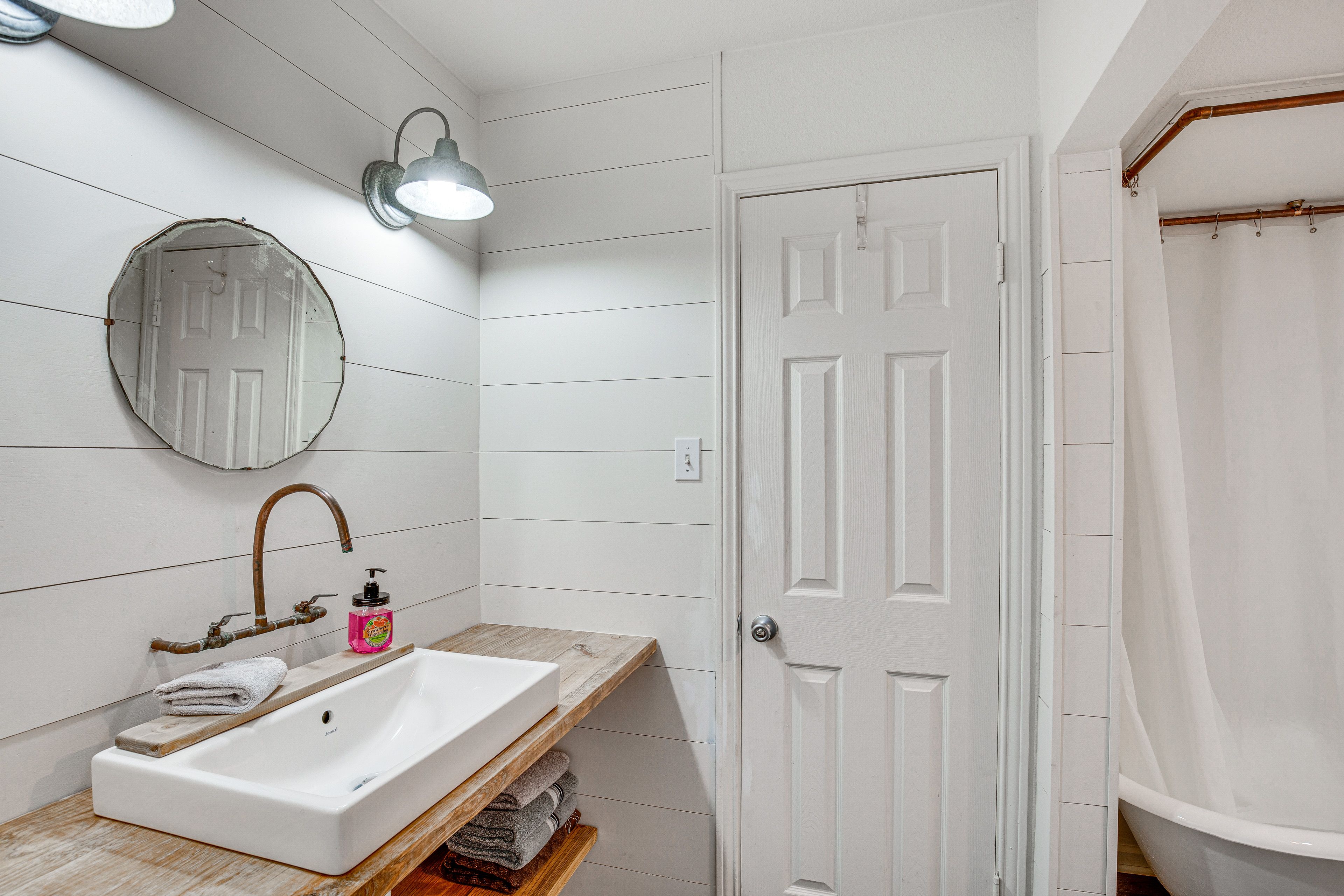 Full Bathroom | Hair Dryer