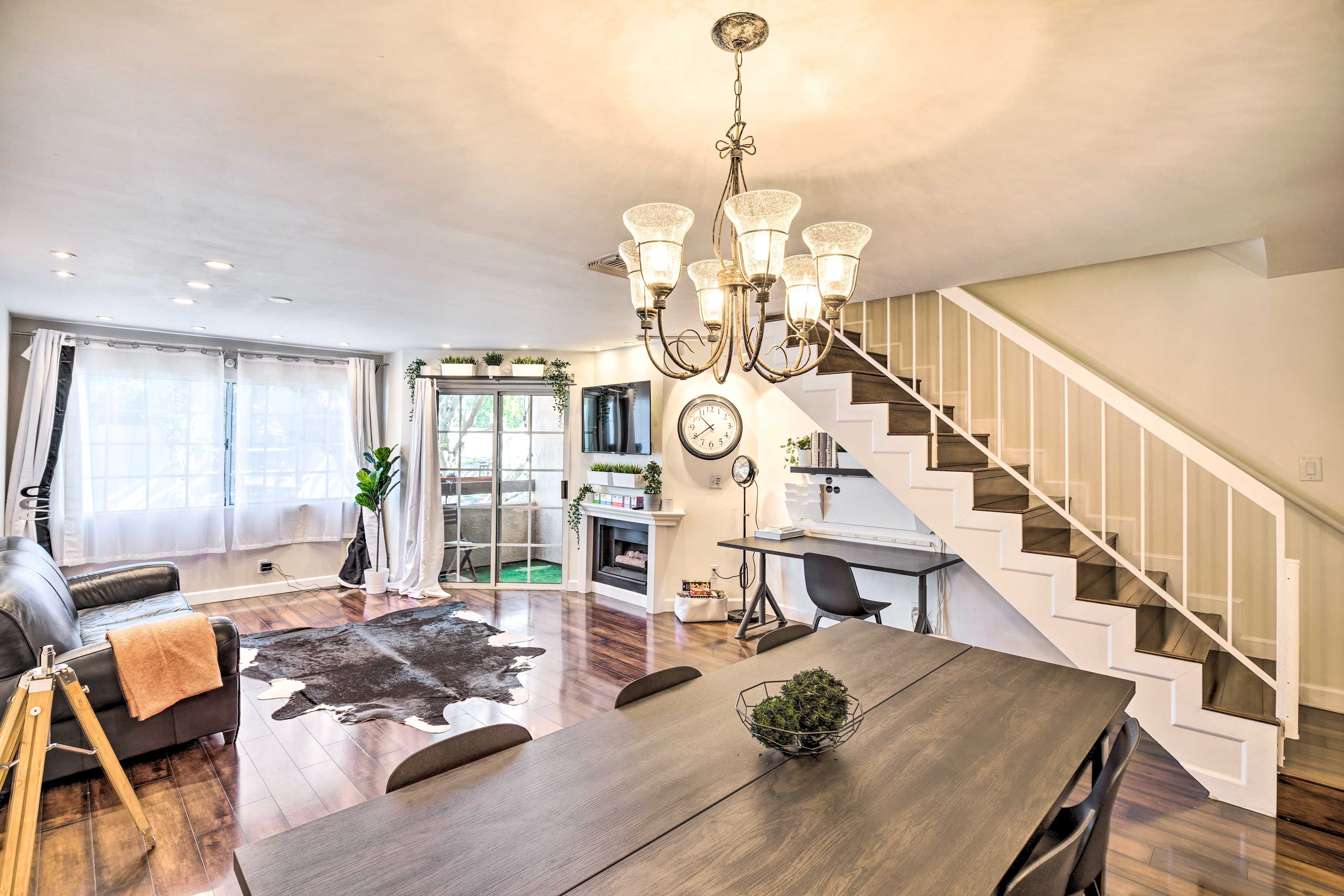 Burbank Vacation Rental | 2BR | 2.5BA | 1,030 Sq Ft | Stairs Required