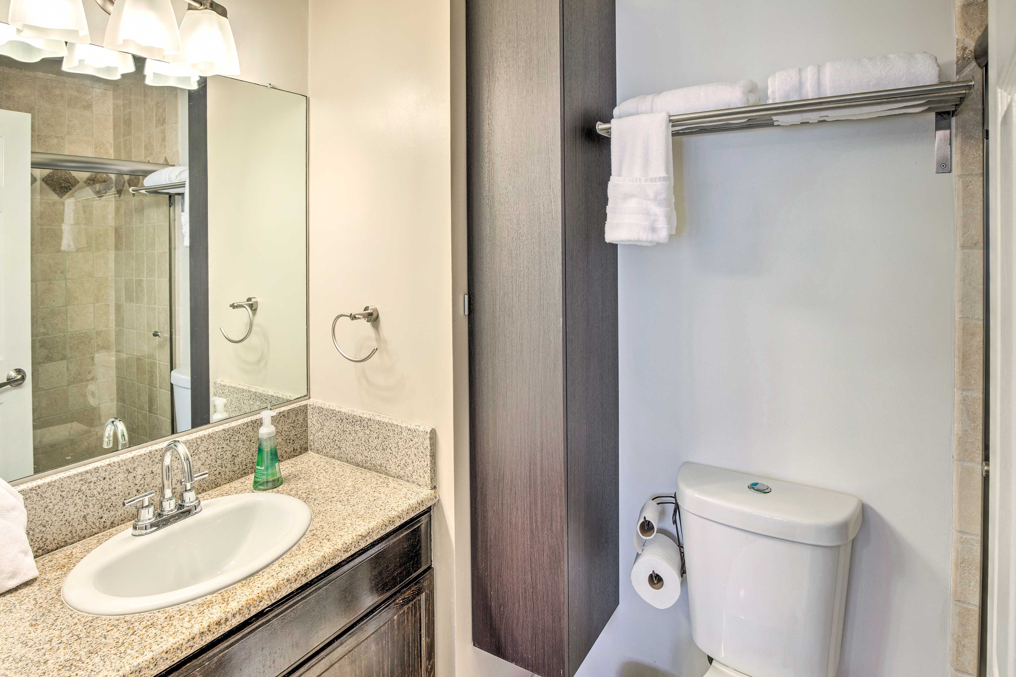 En-Suite Bathroom | Complimentary Toiletries