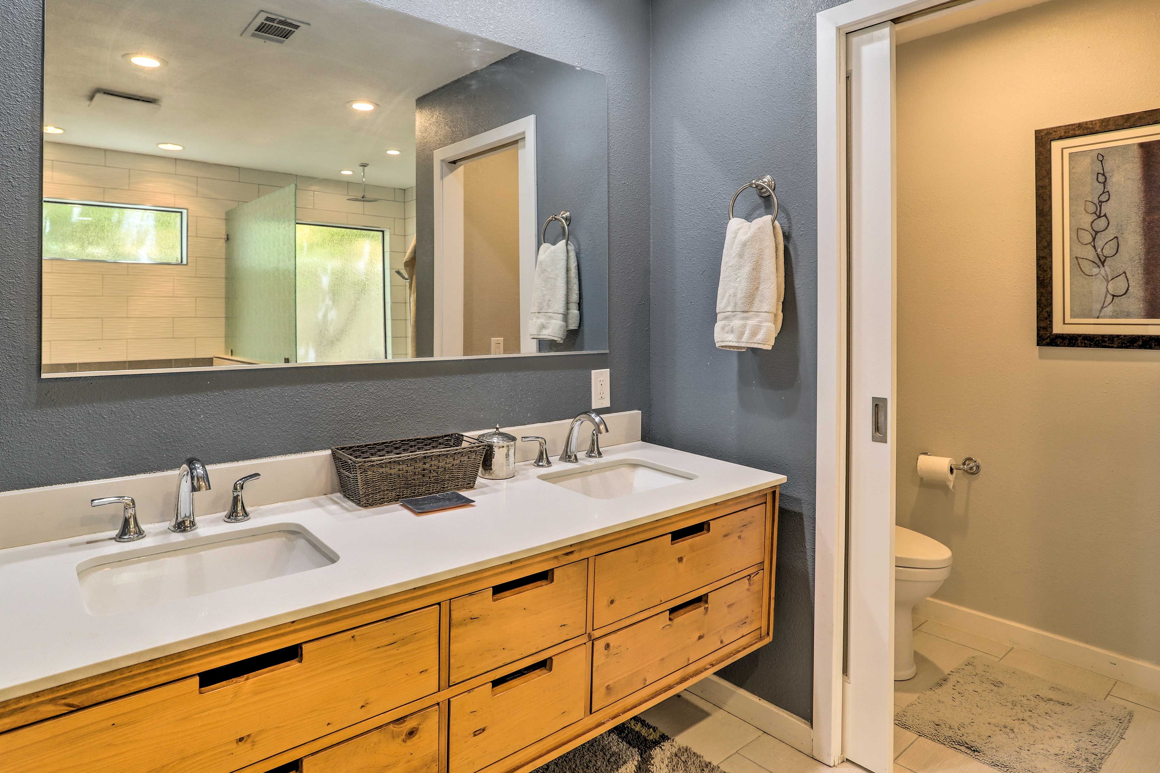 En-Suite Bathroom | Towels Provided