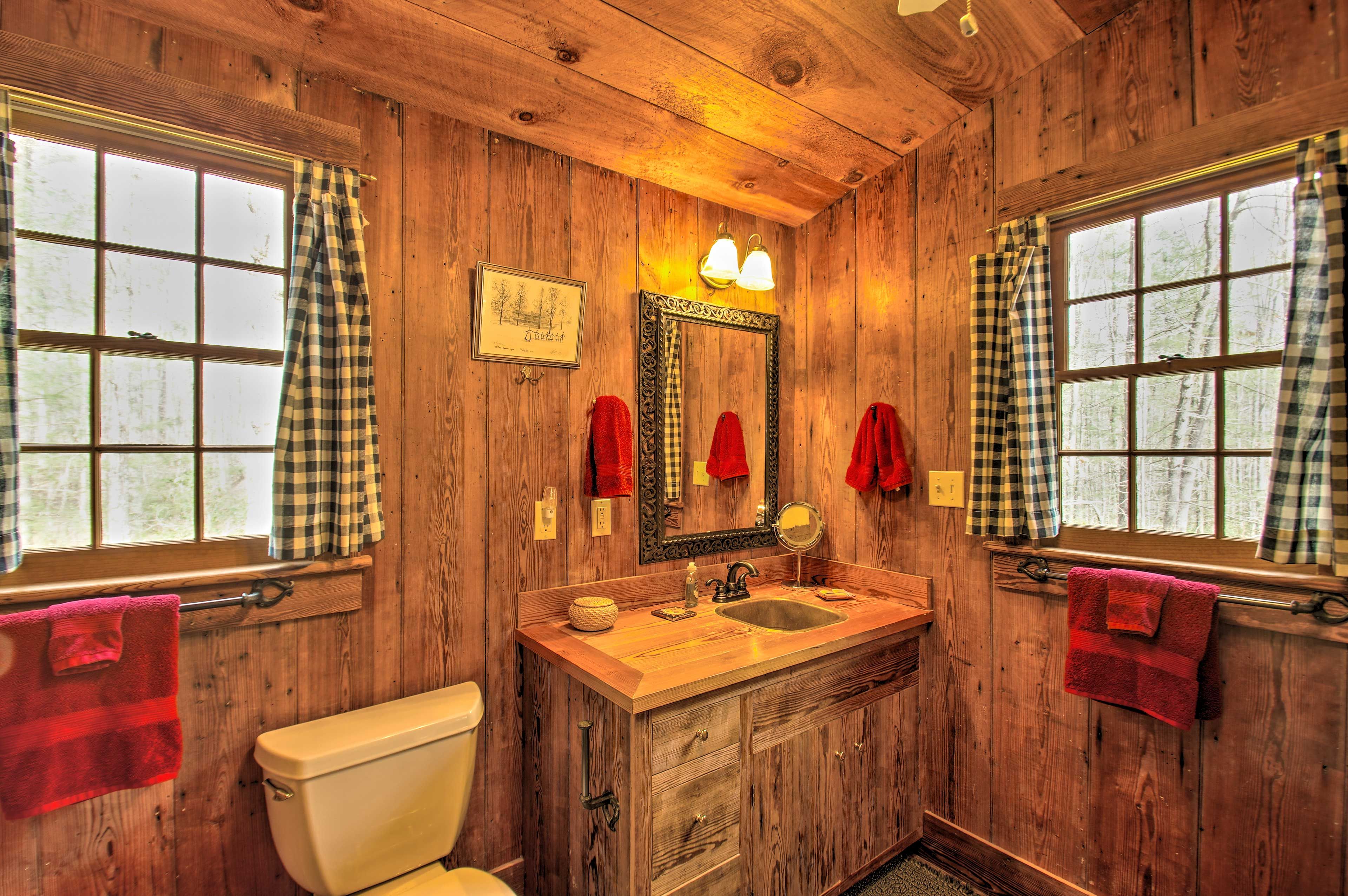 Full Bathroom | Complimentary Toiletries | Hair Dryer | Towels Provided