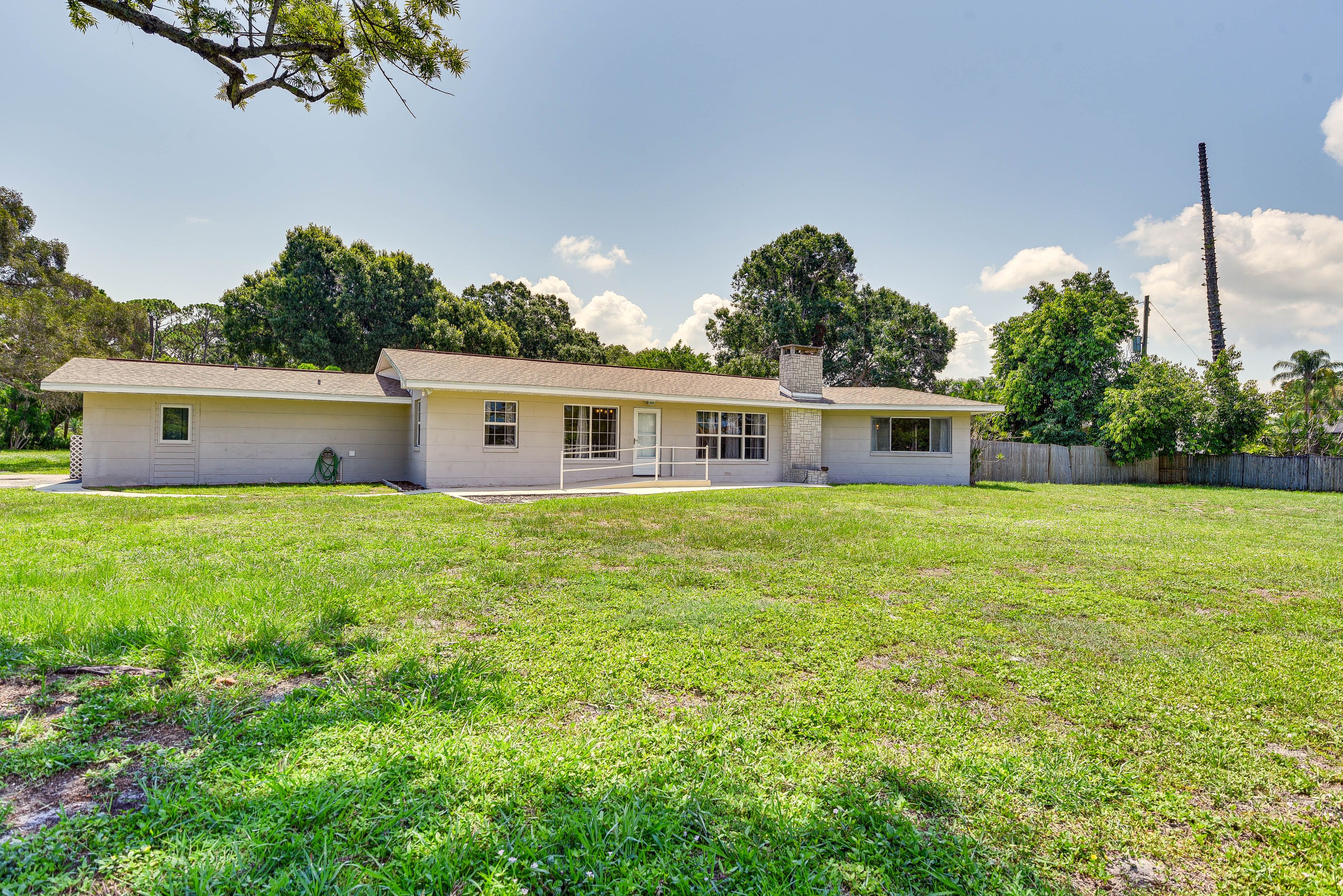 Bradenton Vacation Rental | 4BR | 1.5BA | 2,300 Sq Ft | Step-Free Access (Ramp)