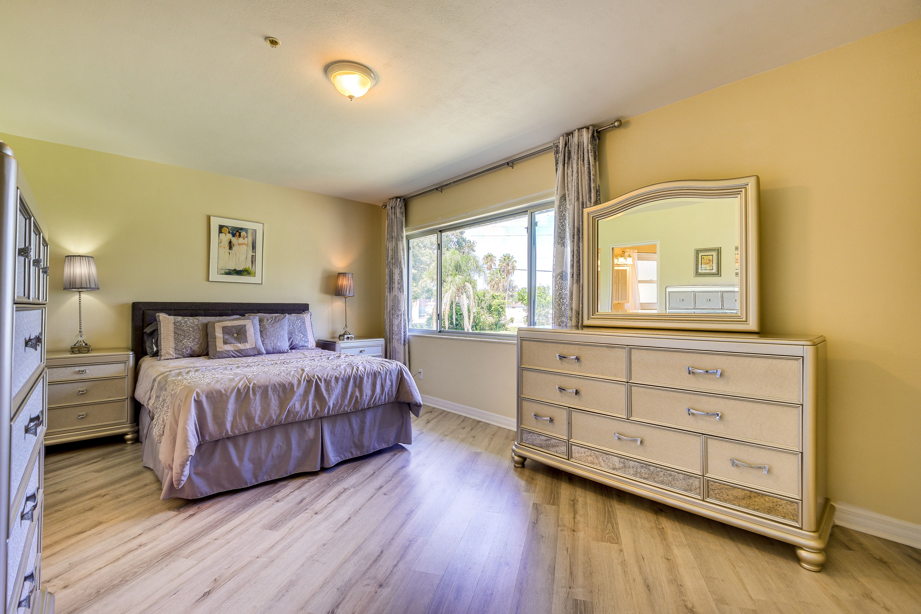 Bedroom 2 | Queen Bed