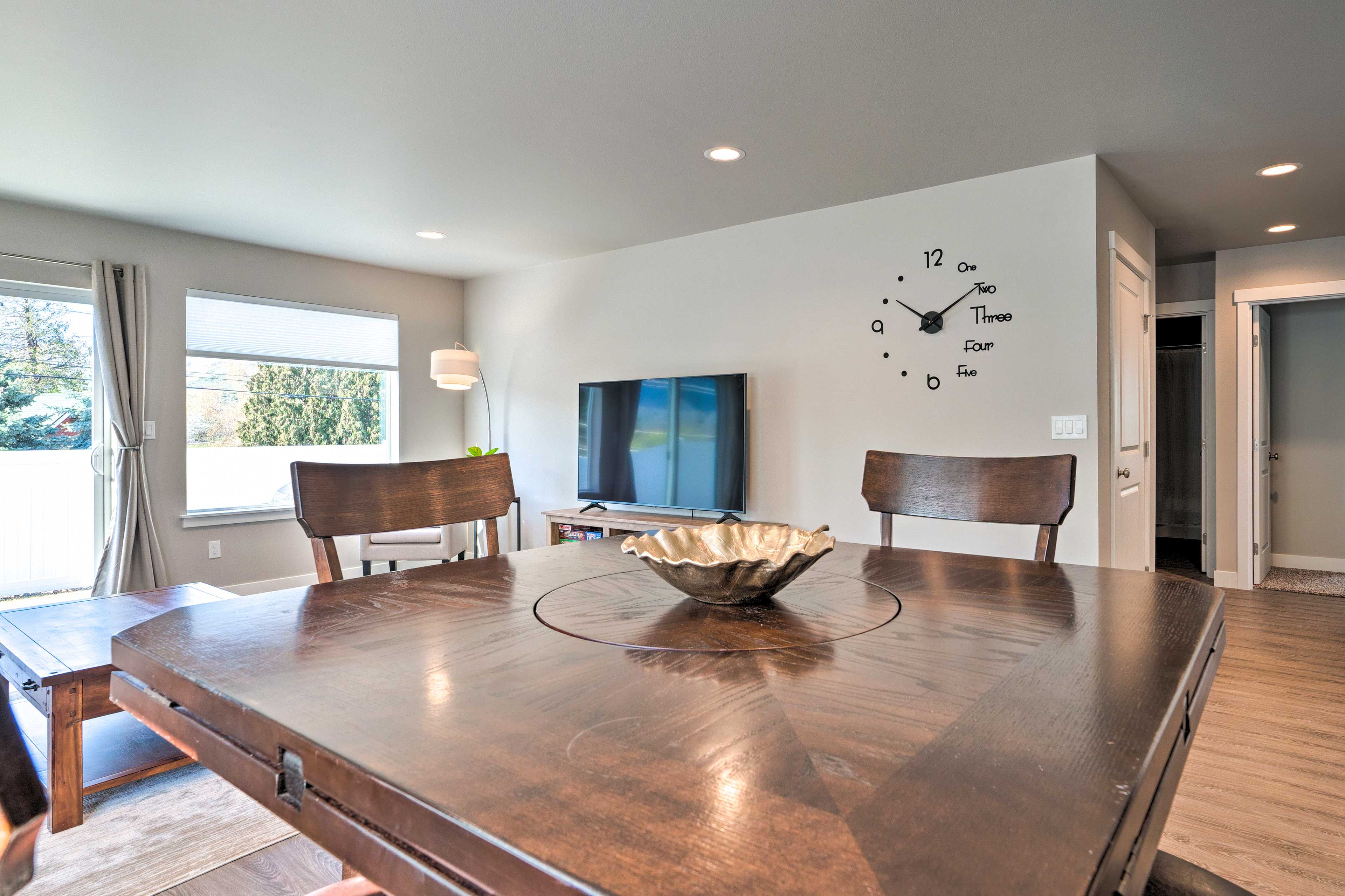 Dining Area | Dishware & Flatware