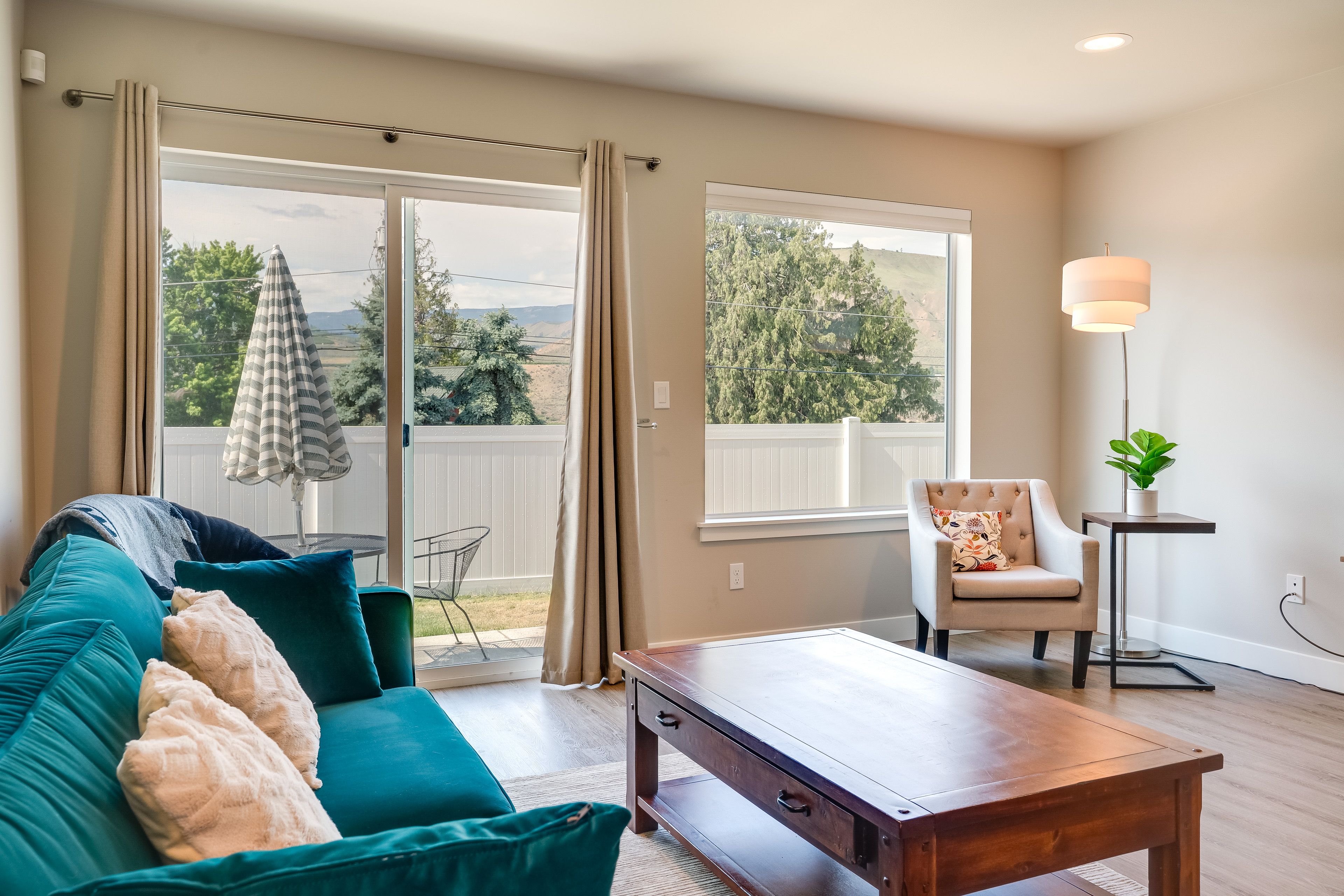 Living Room | Free WiFi | Smart TV w/ Cable