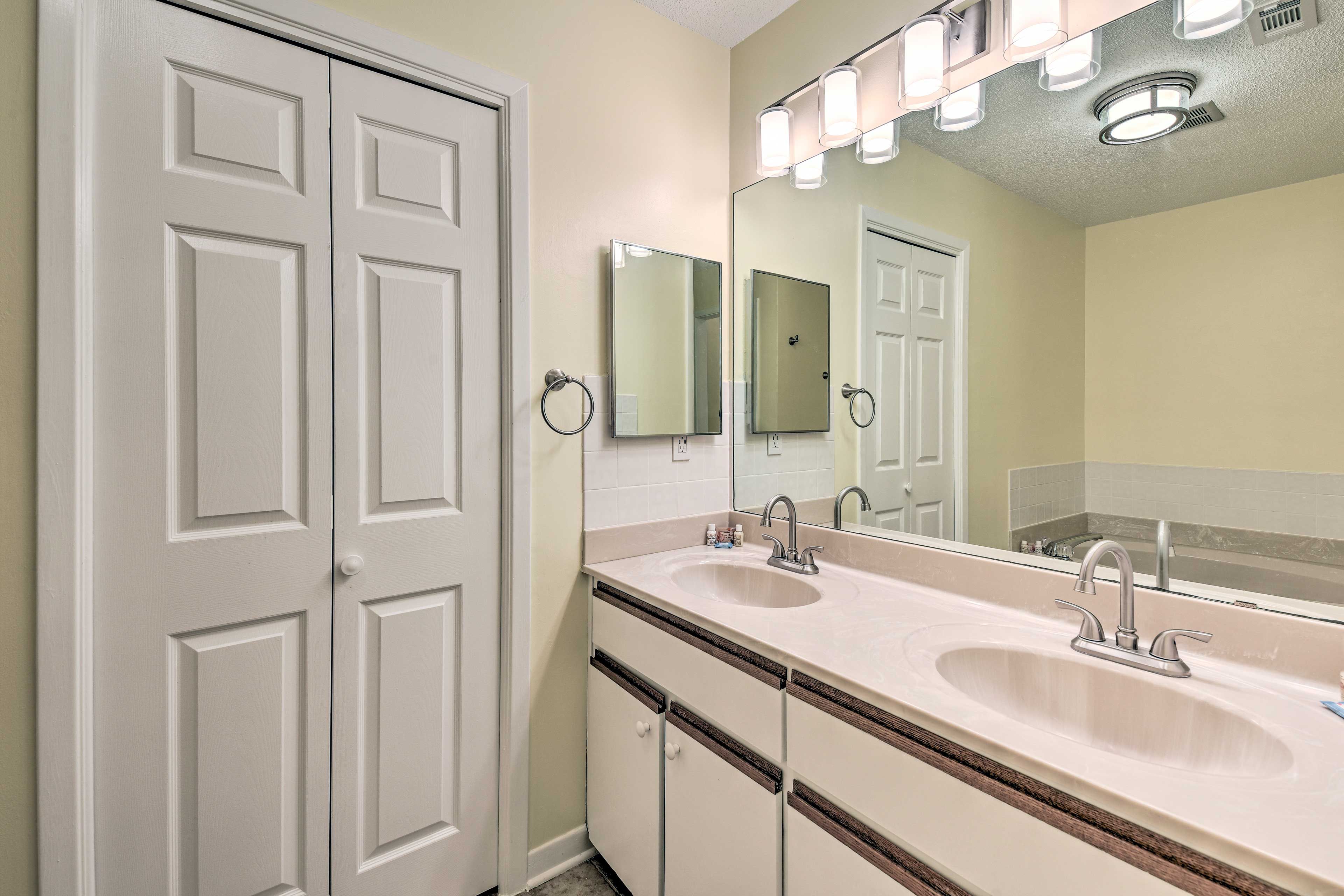 En-Suite Bathroom | Complimentary Toiletries