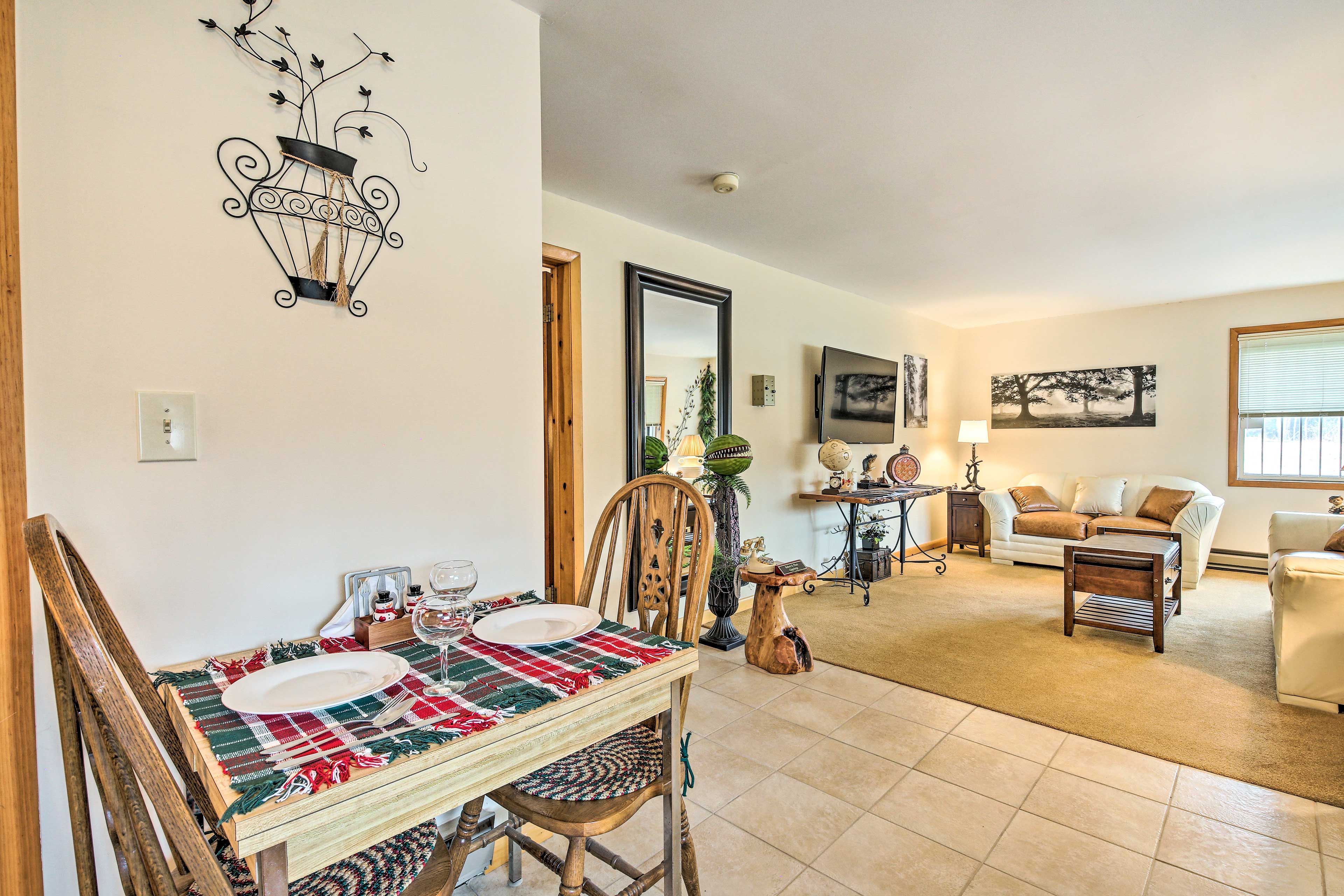 Dining Area | Dishware & Flatware Provided