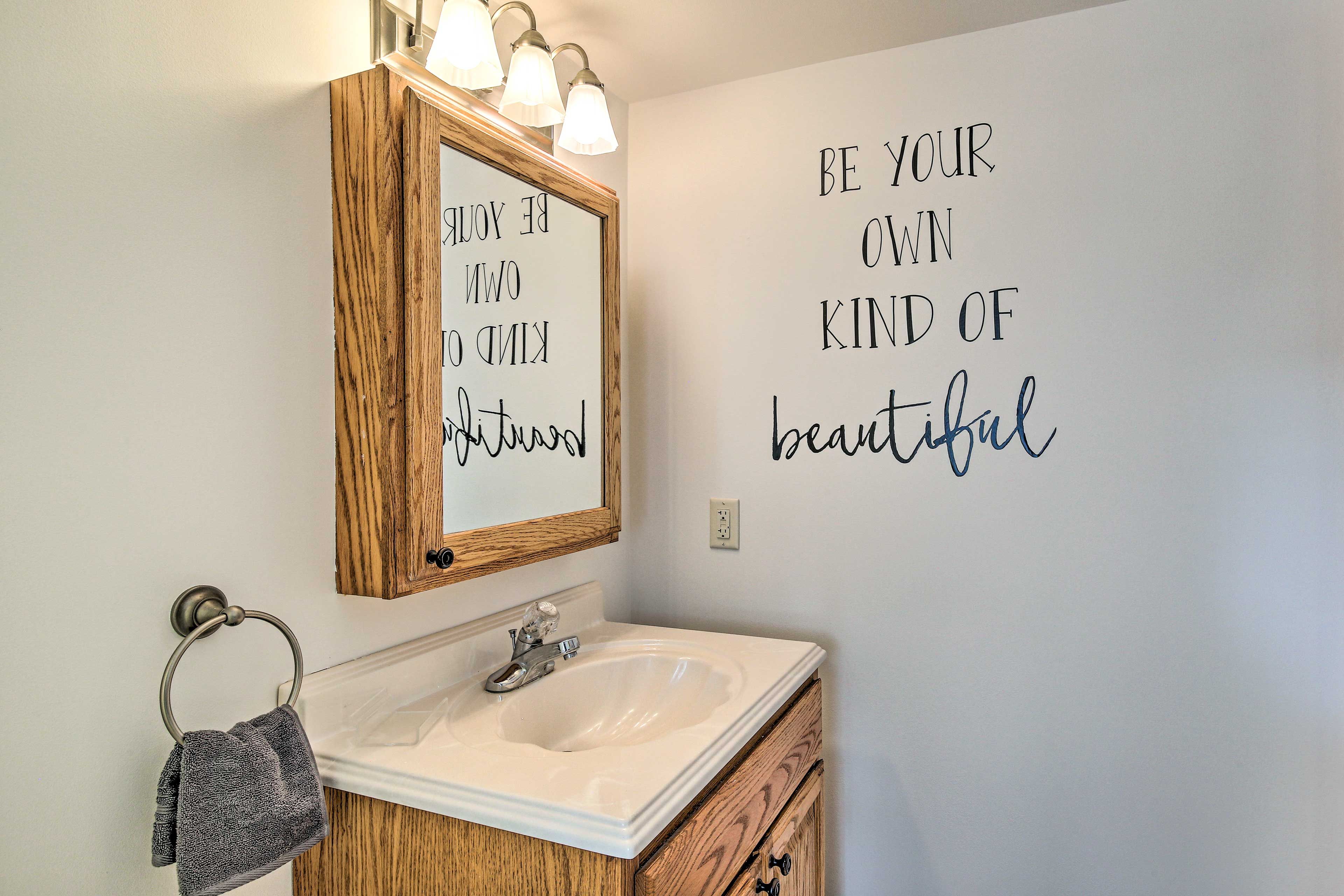 Full Bathroom | Complimentary Toiletries