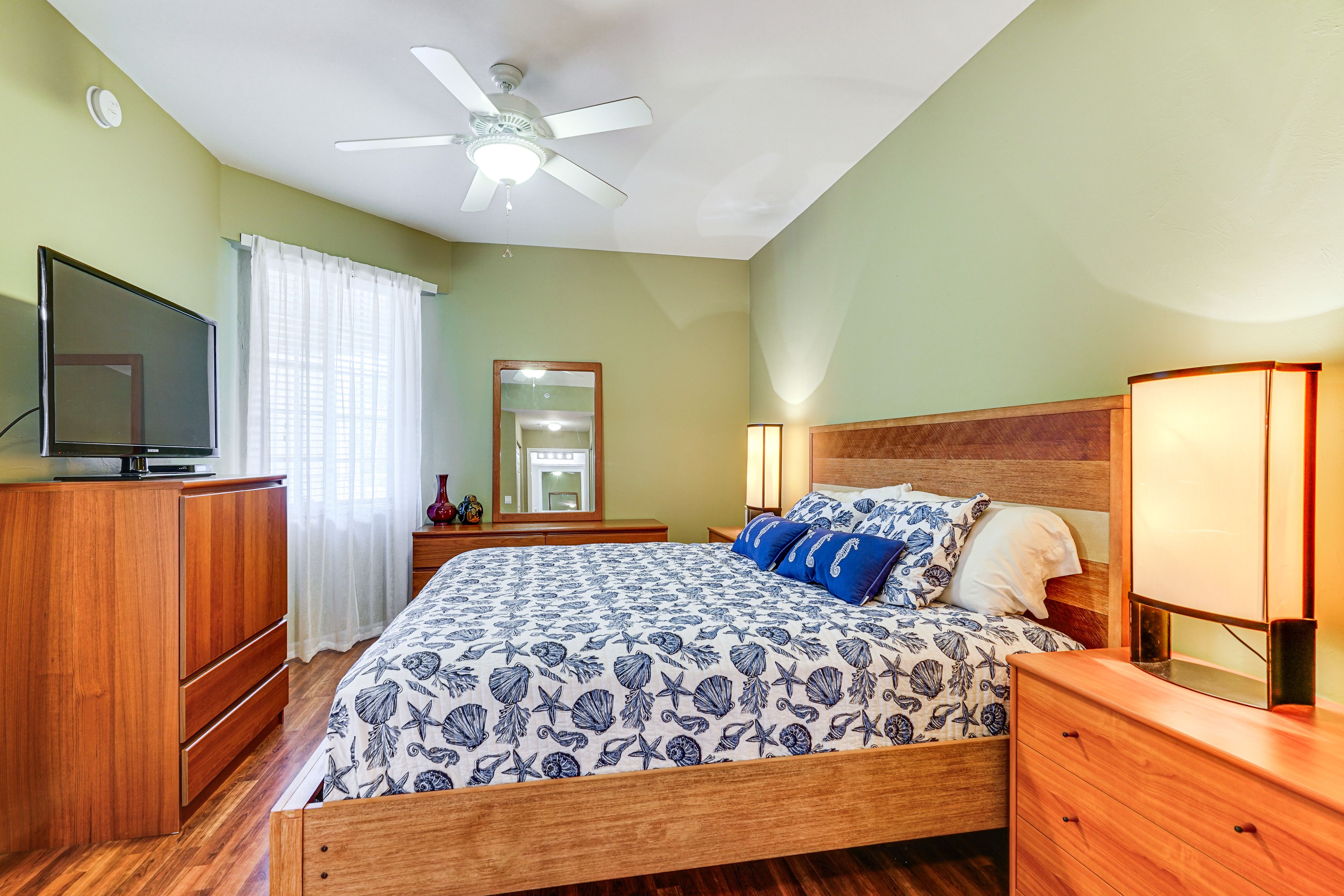 Bedroom 1 | King Bed