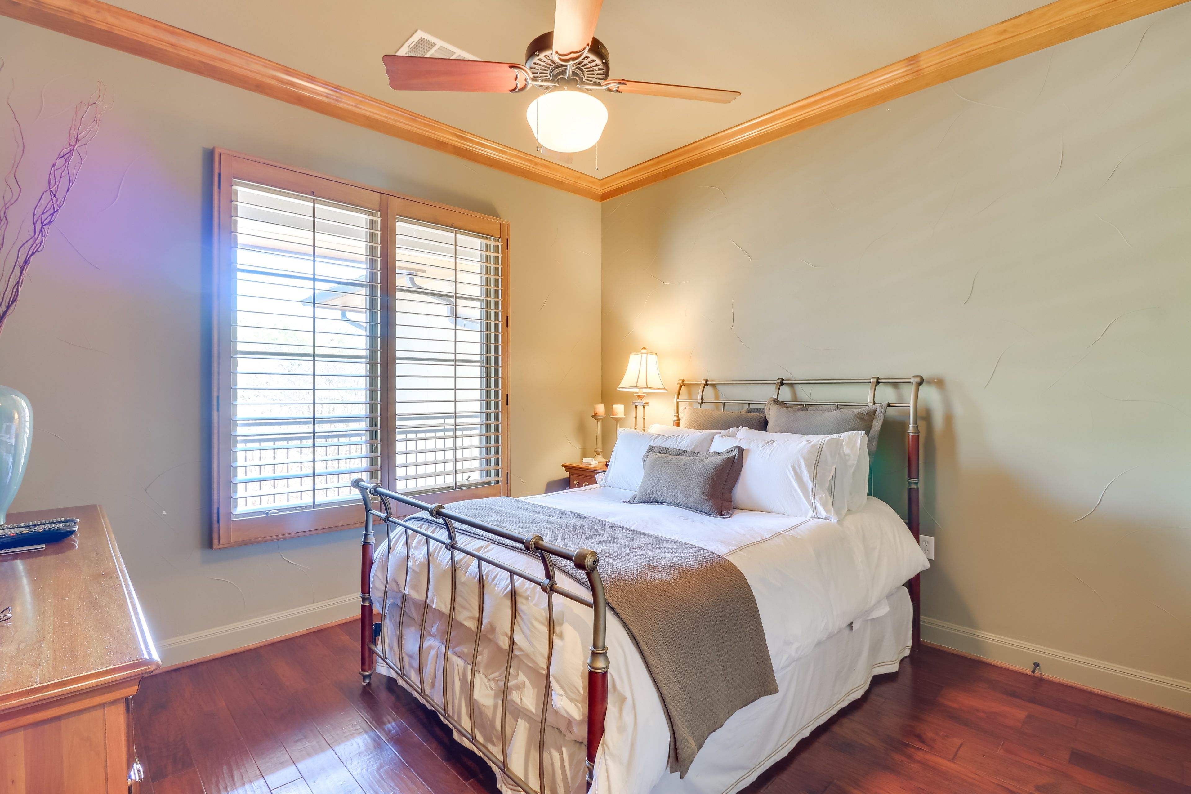 Bedroom 3 | Queen Bed