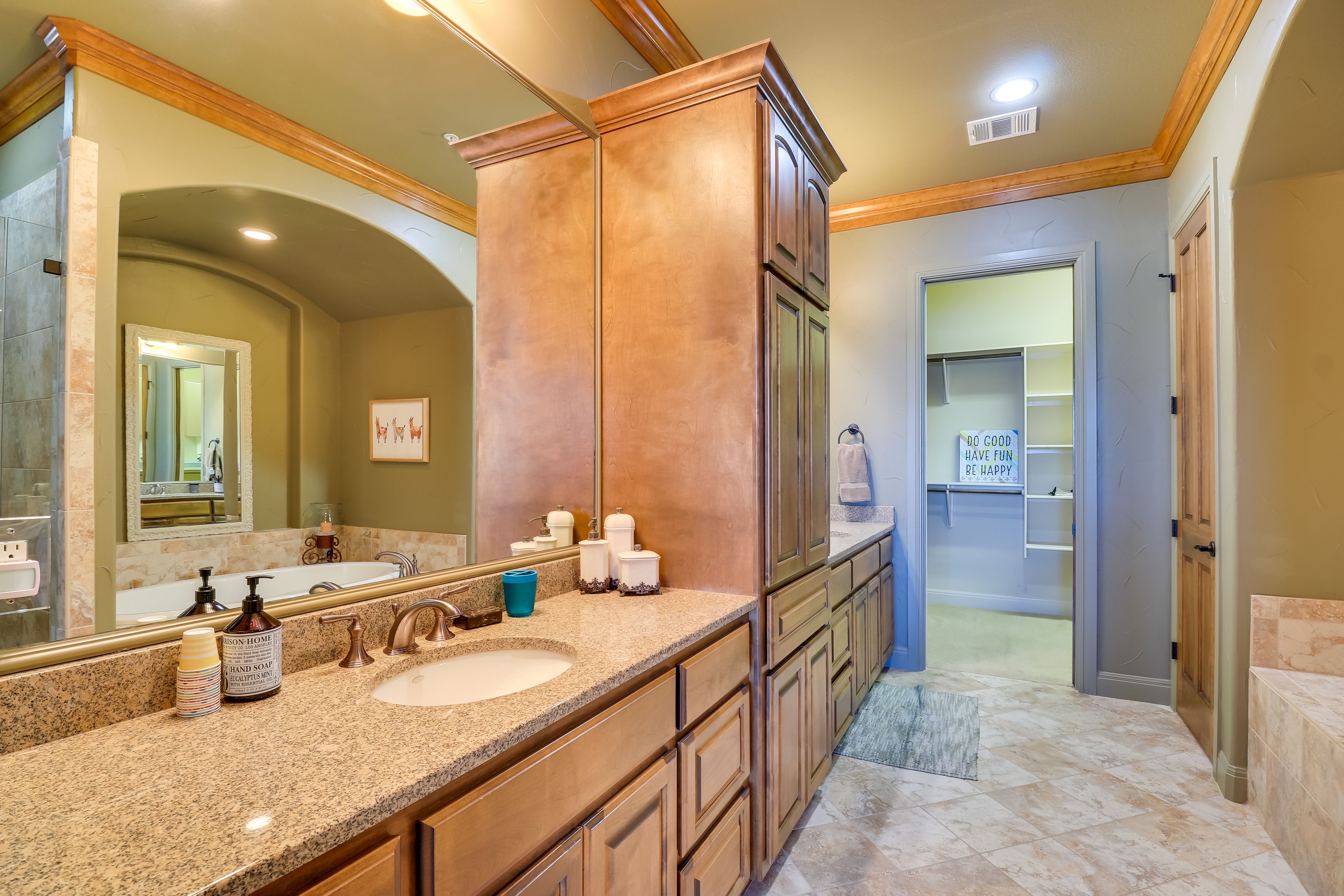 En-Suite Bathroom | Complimentary Toiletries