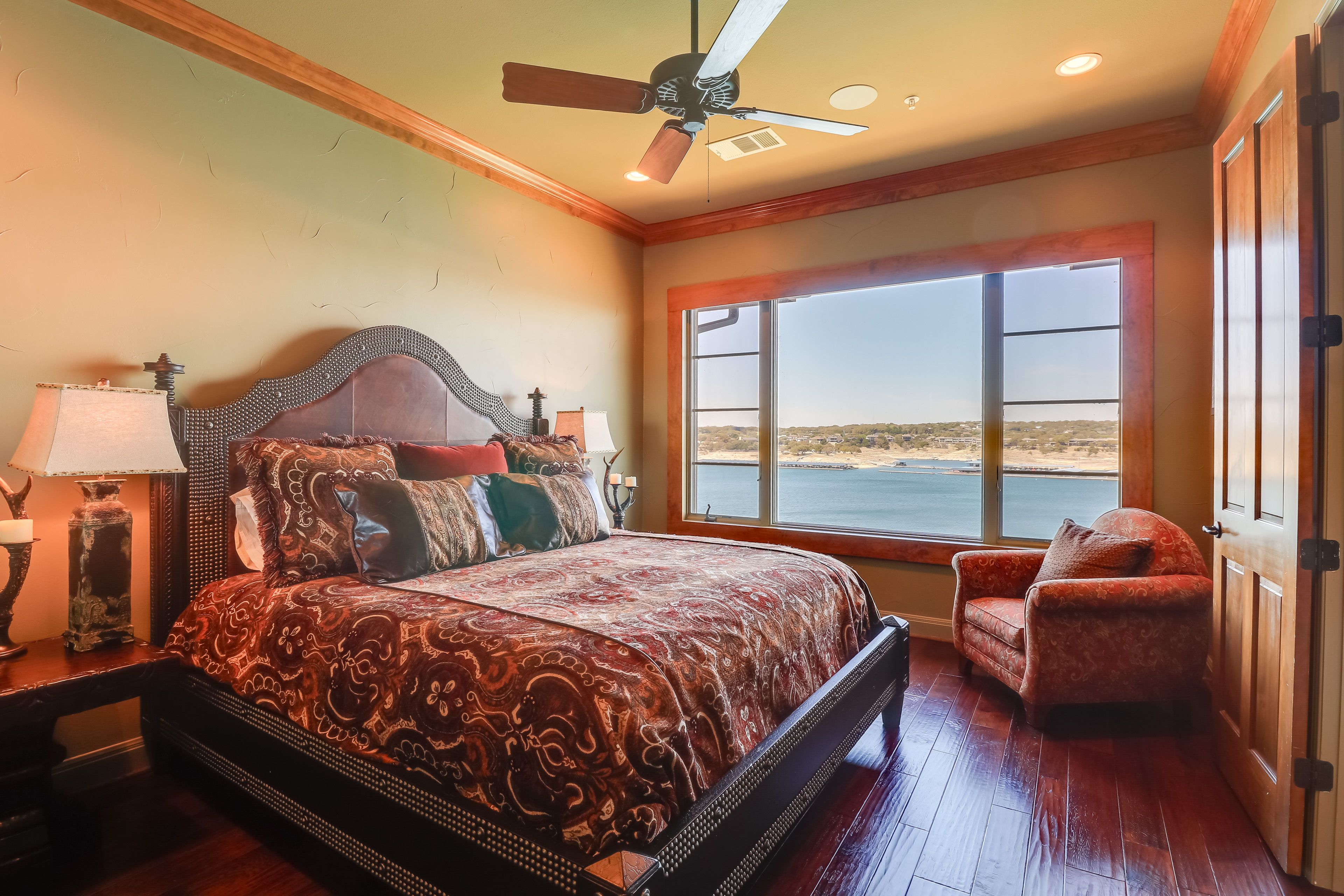 Bedroom 1 | King Bed | Linens & Towels | Electric Blinds