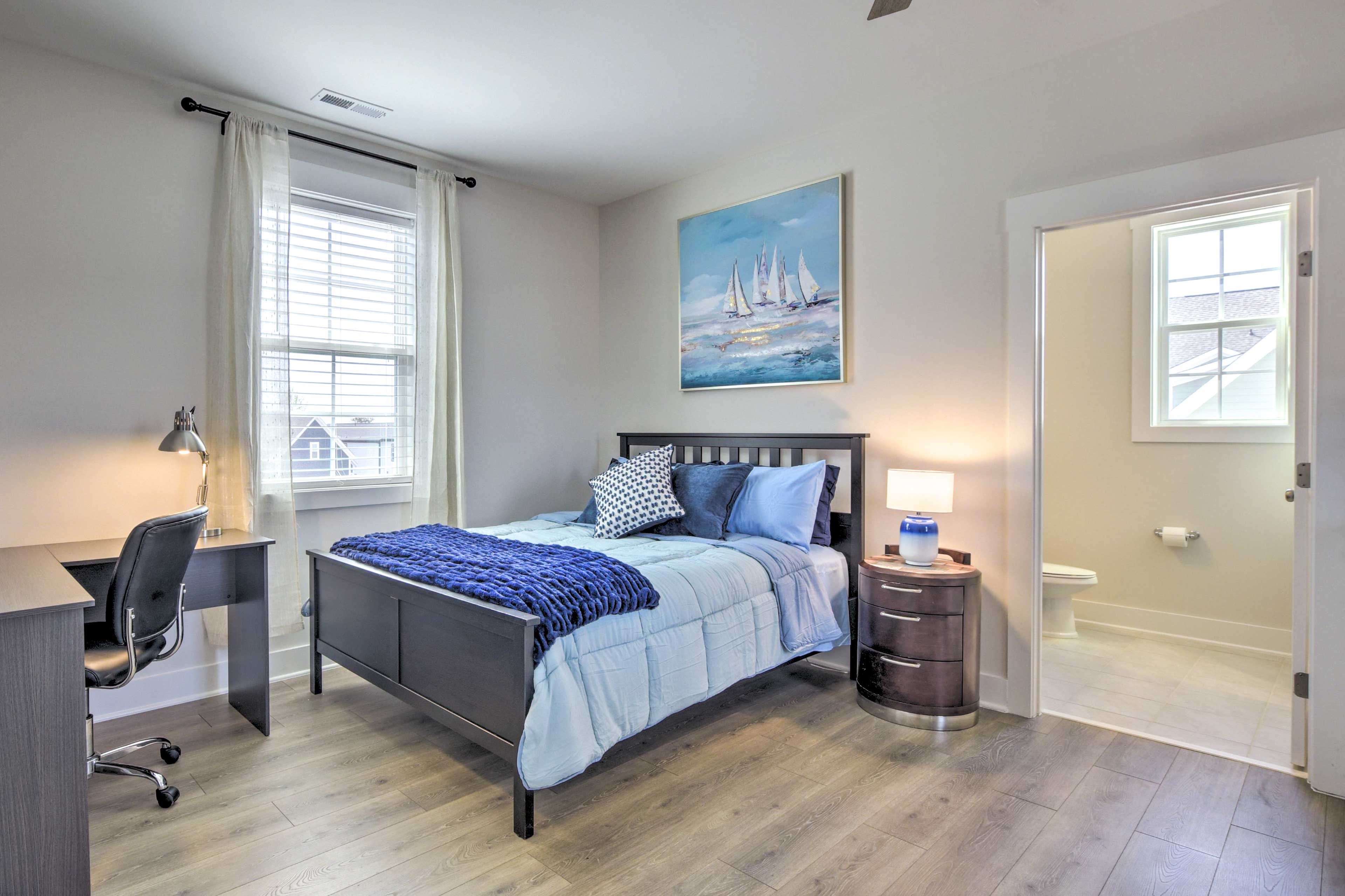 Studio Interior | Queen Bed