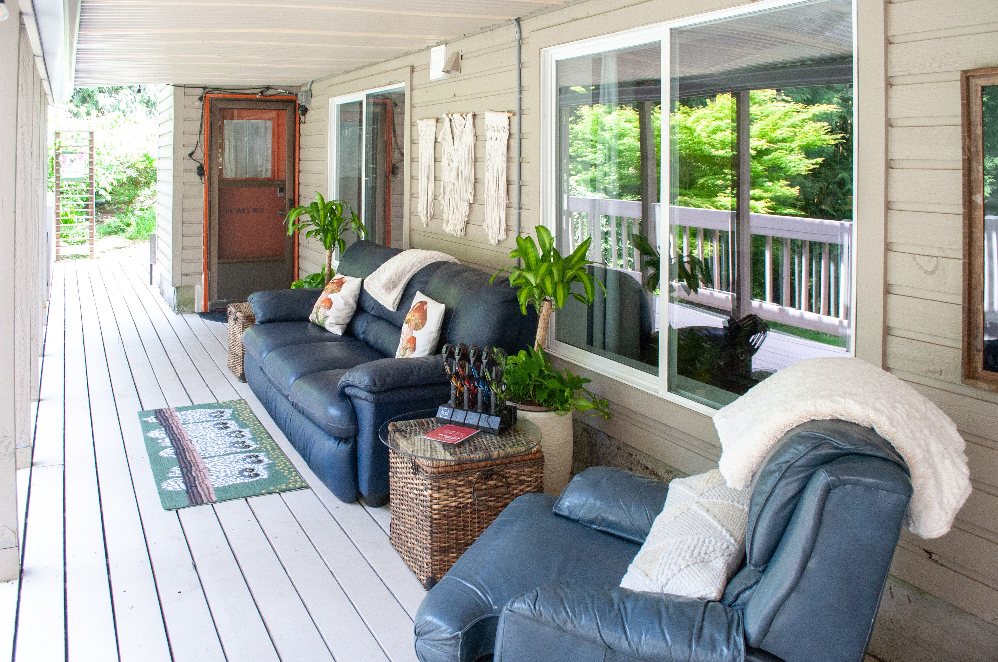 Deck w/ Seating