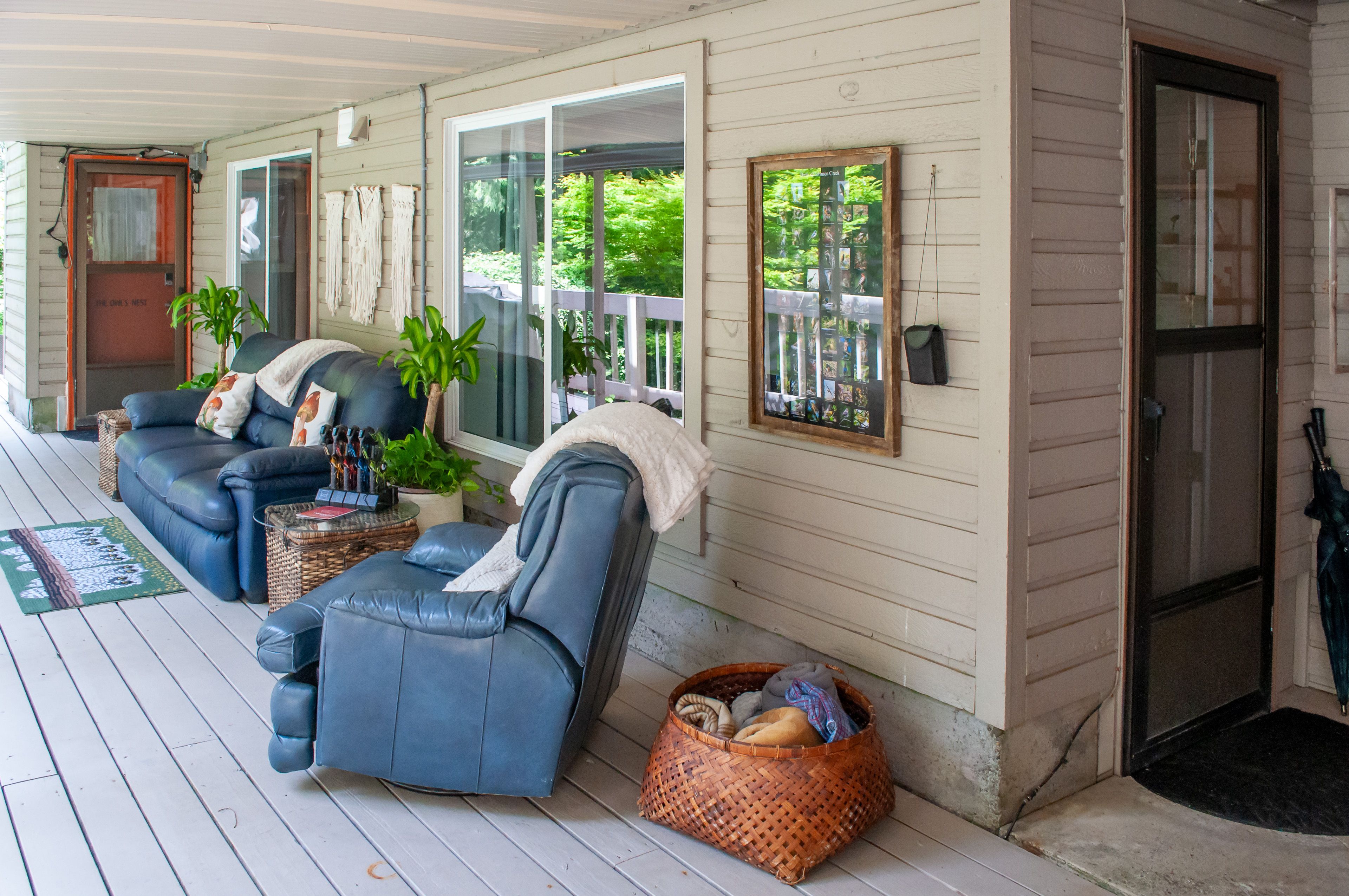 Deck w/ Seating