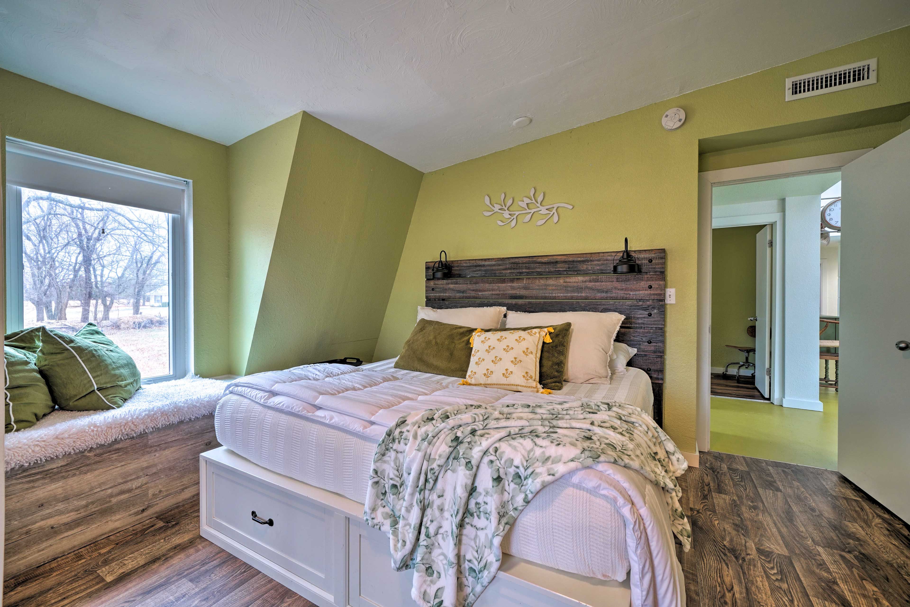 Bedroom 1 | King Bed | Main Floor | No Stairs to Access