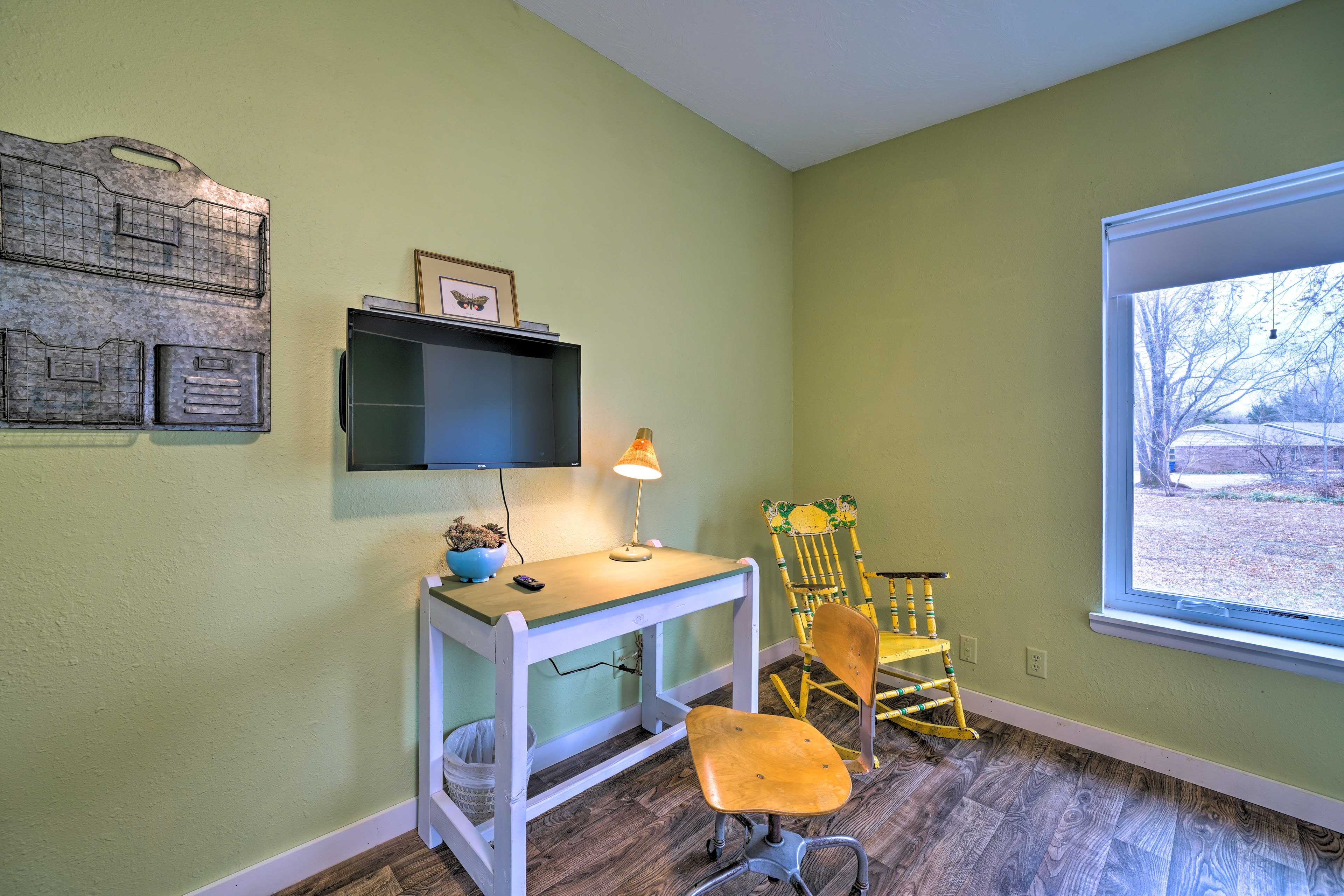 Bedroom 1 | Smart TV | Laptop Friendly