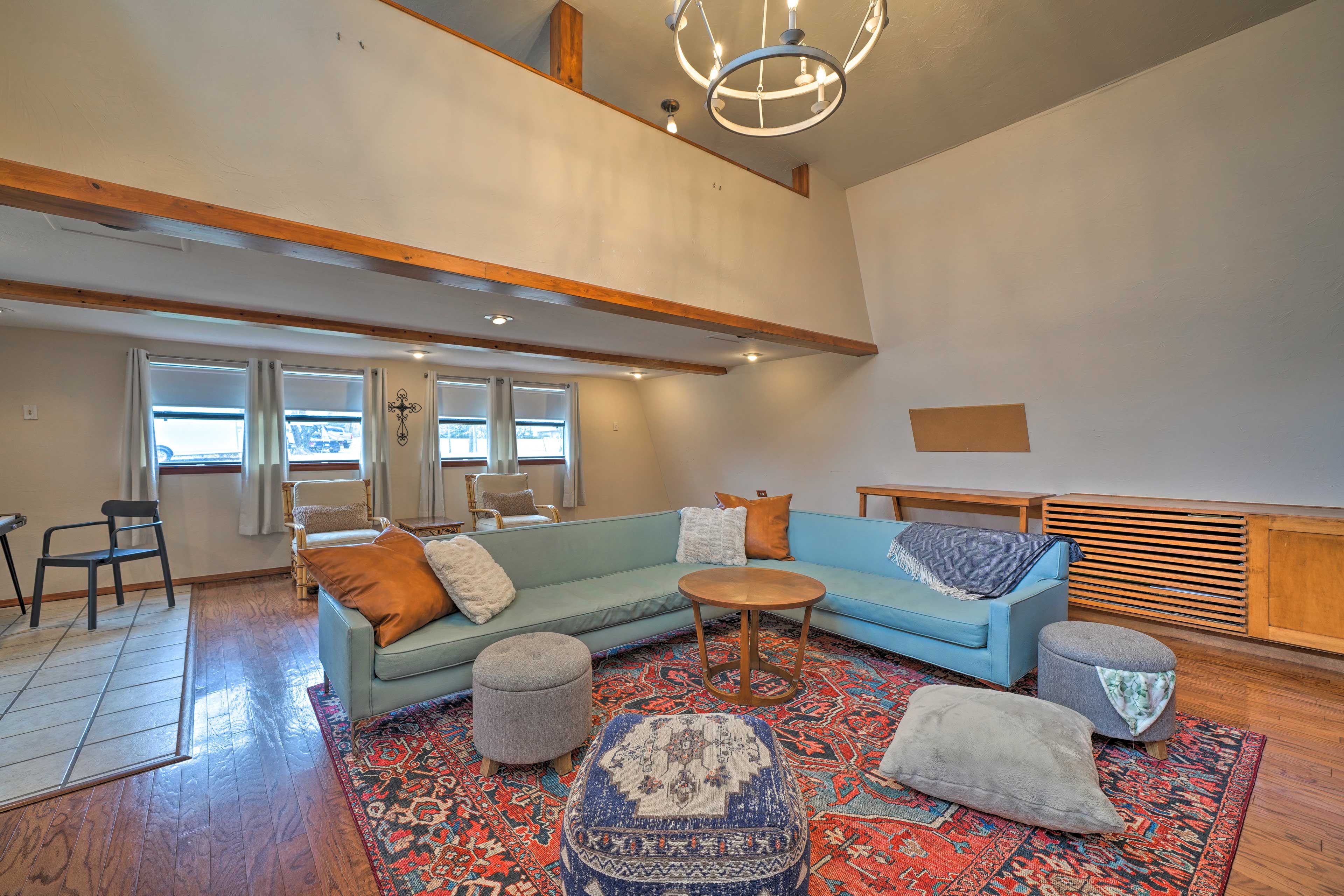 Living Room | Central A/C & Heating | Electric Heating