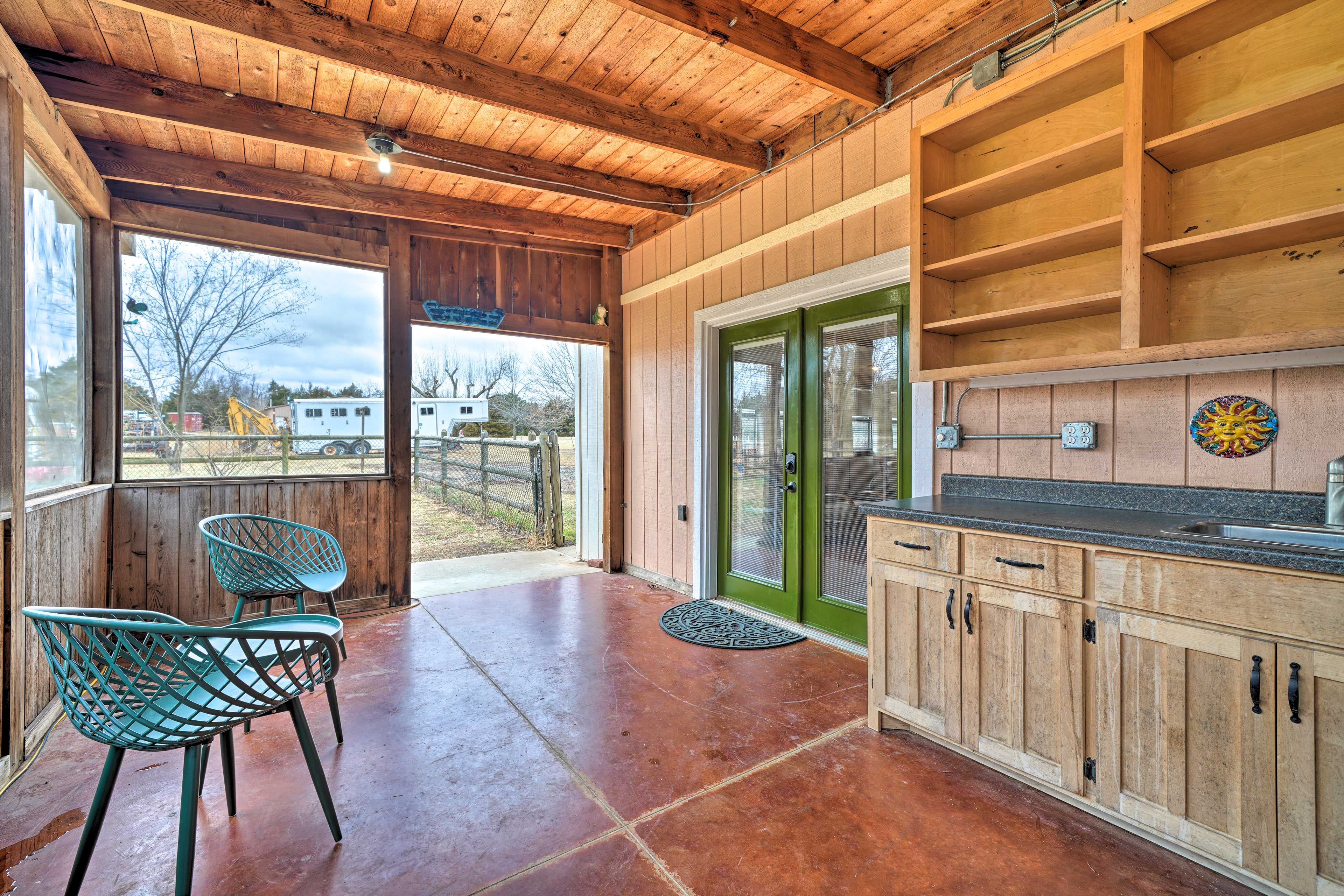 Partially Screened-In Porch | Dog Friendly w/ Fee