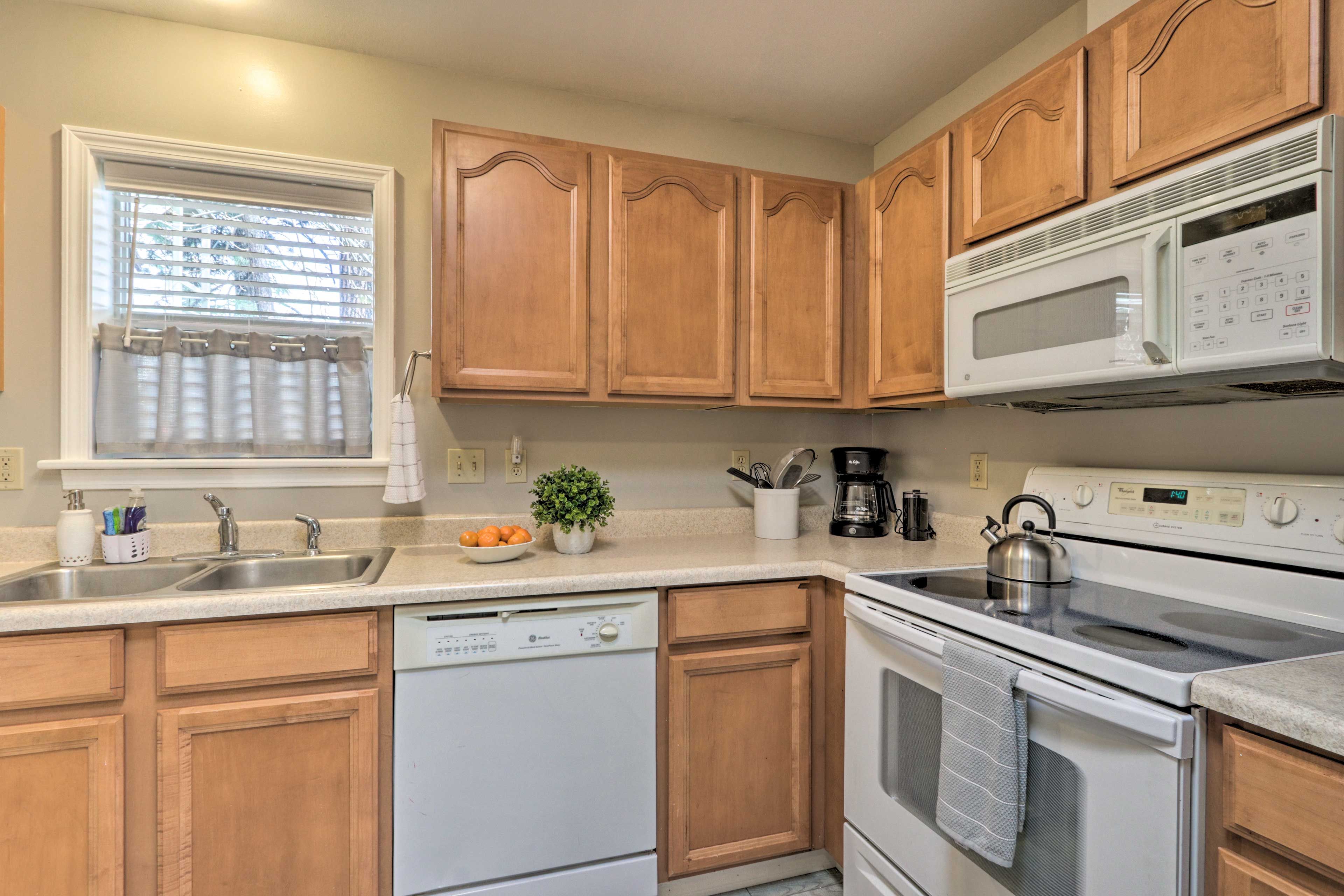Kitchen | Dishware/Flatware