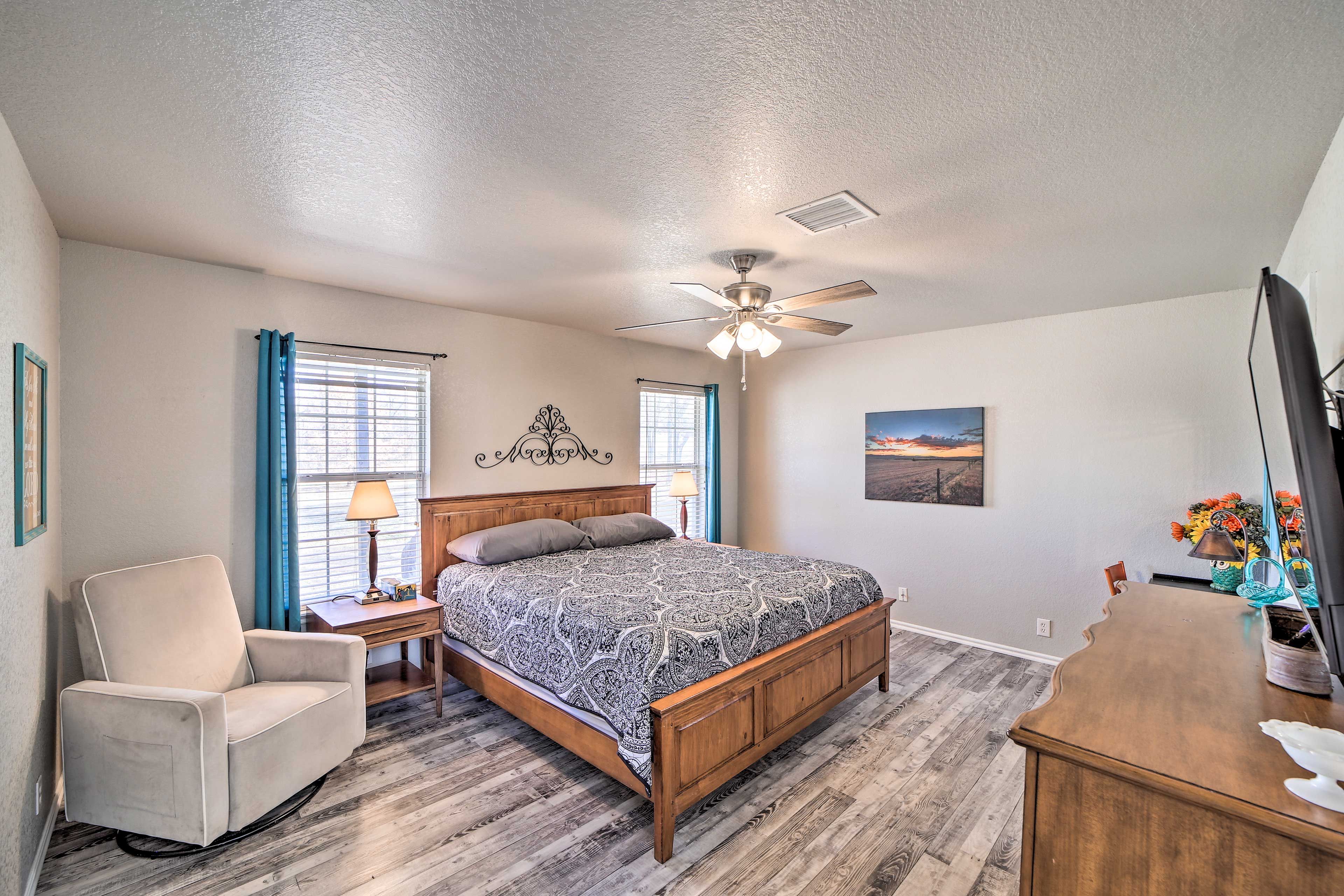 Bedroom 1 | King Bed | 1st Floor