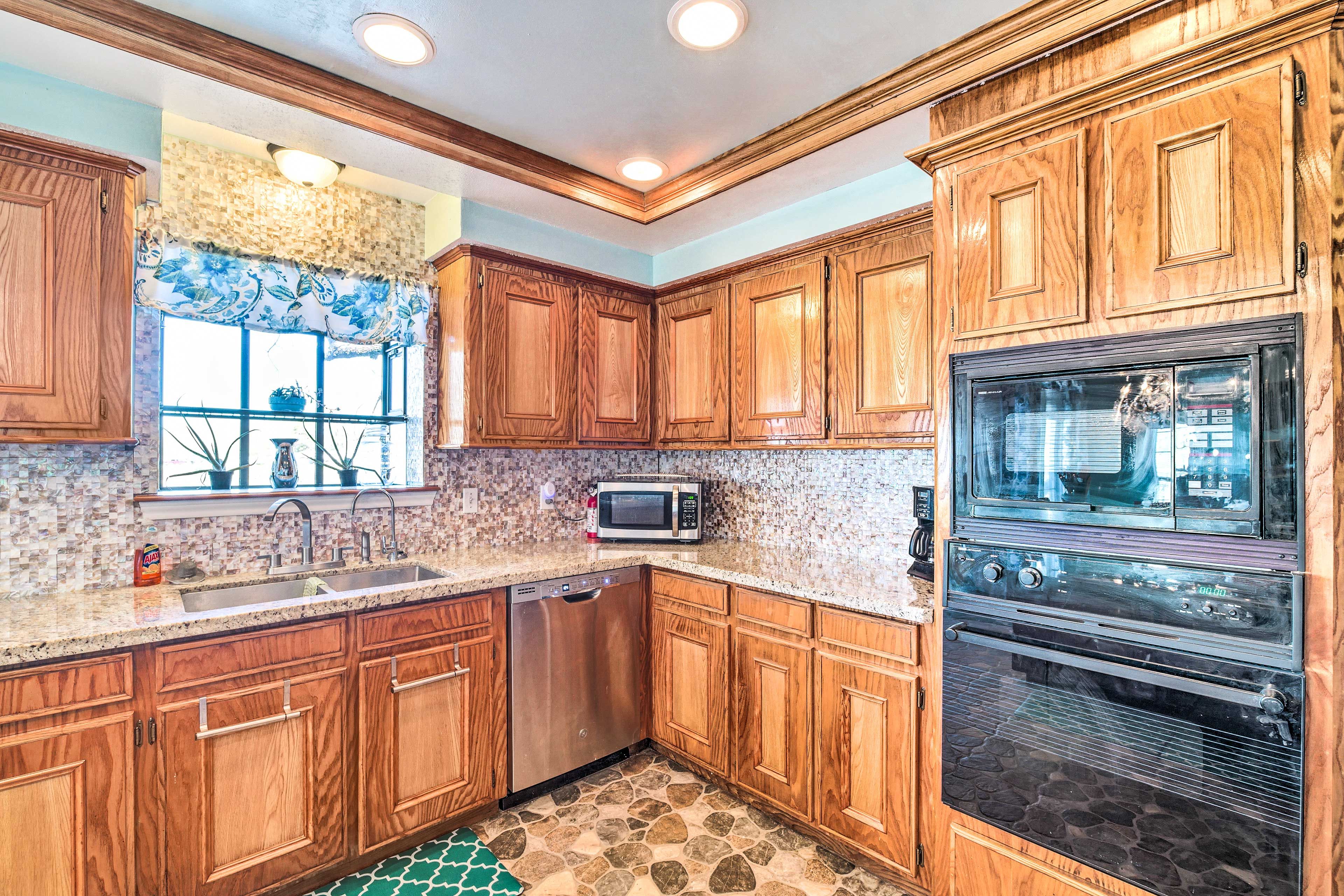 Fully Equipped Kitchen | Dishware & Flatware