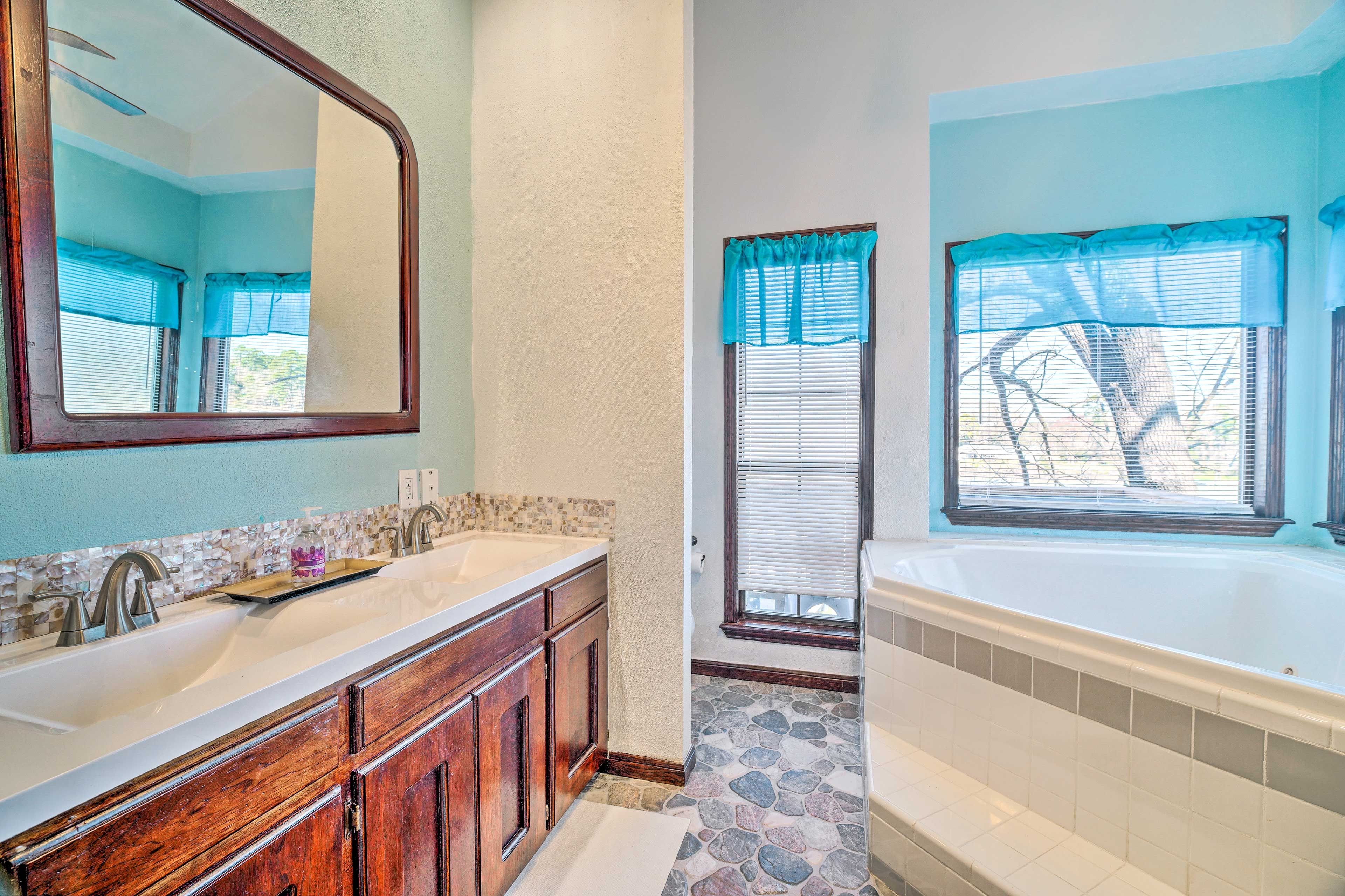 Full En-Suite Bathroom | Complimentary Toiletries