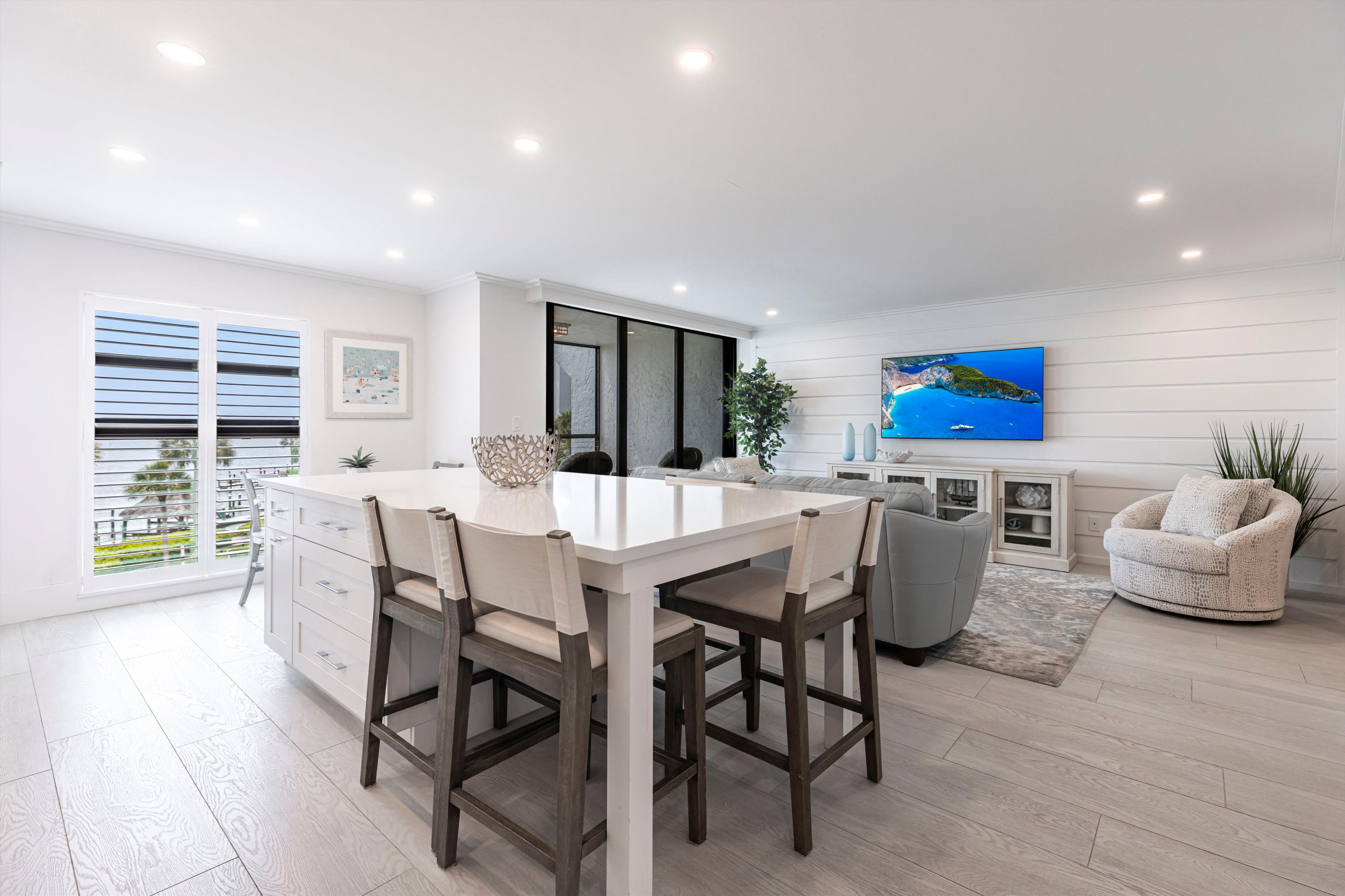 Kitchen | Dishware/Flatware Provided | Cooking Basics | Dining Table