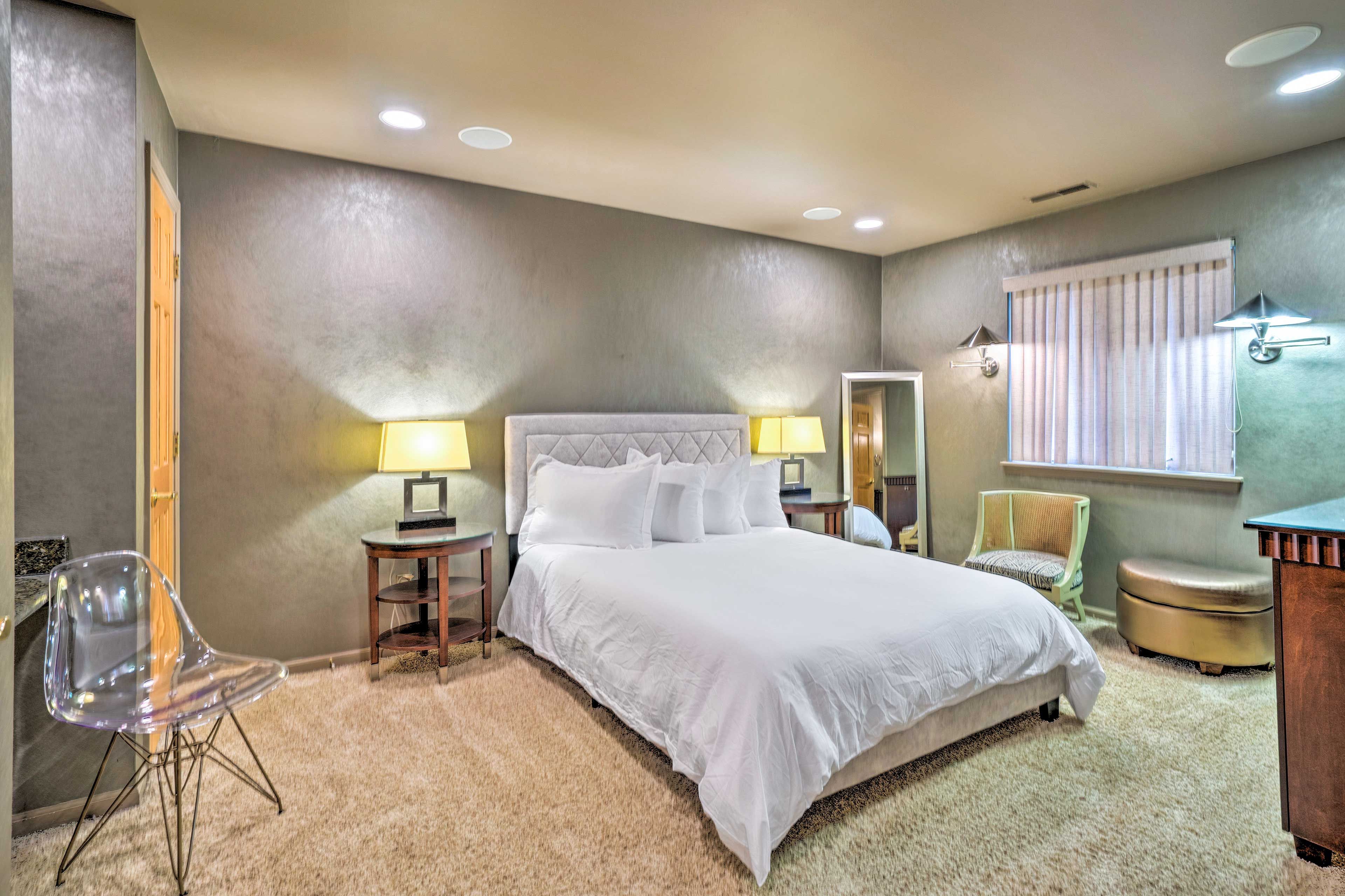 Bedroom 2 | Queen Bed | 2nd Floor | Full En-Suite Bathroom