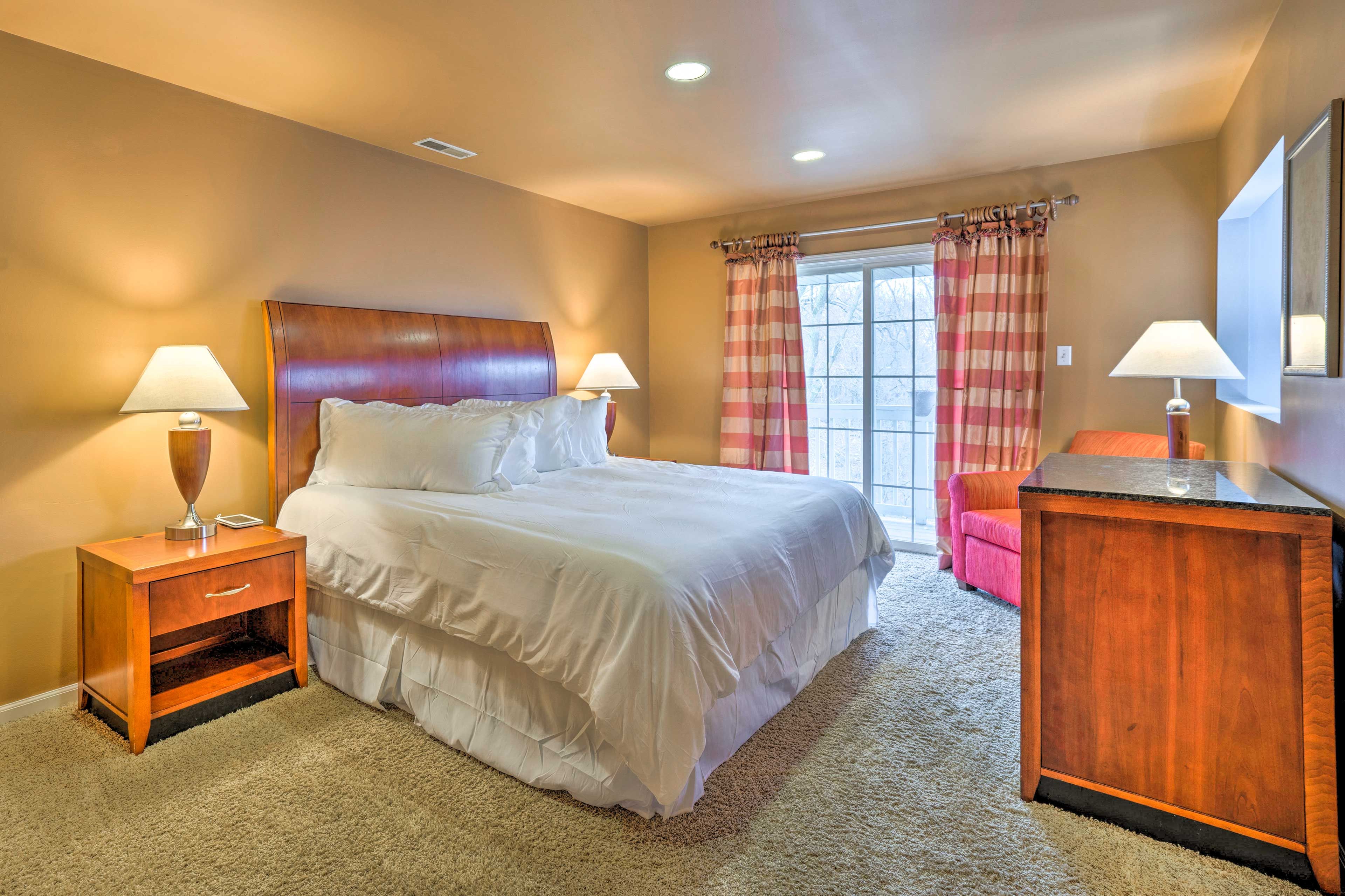 Bedroom 1 | King Bed | 2nd Floor | Full En-Suite Bathroom