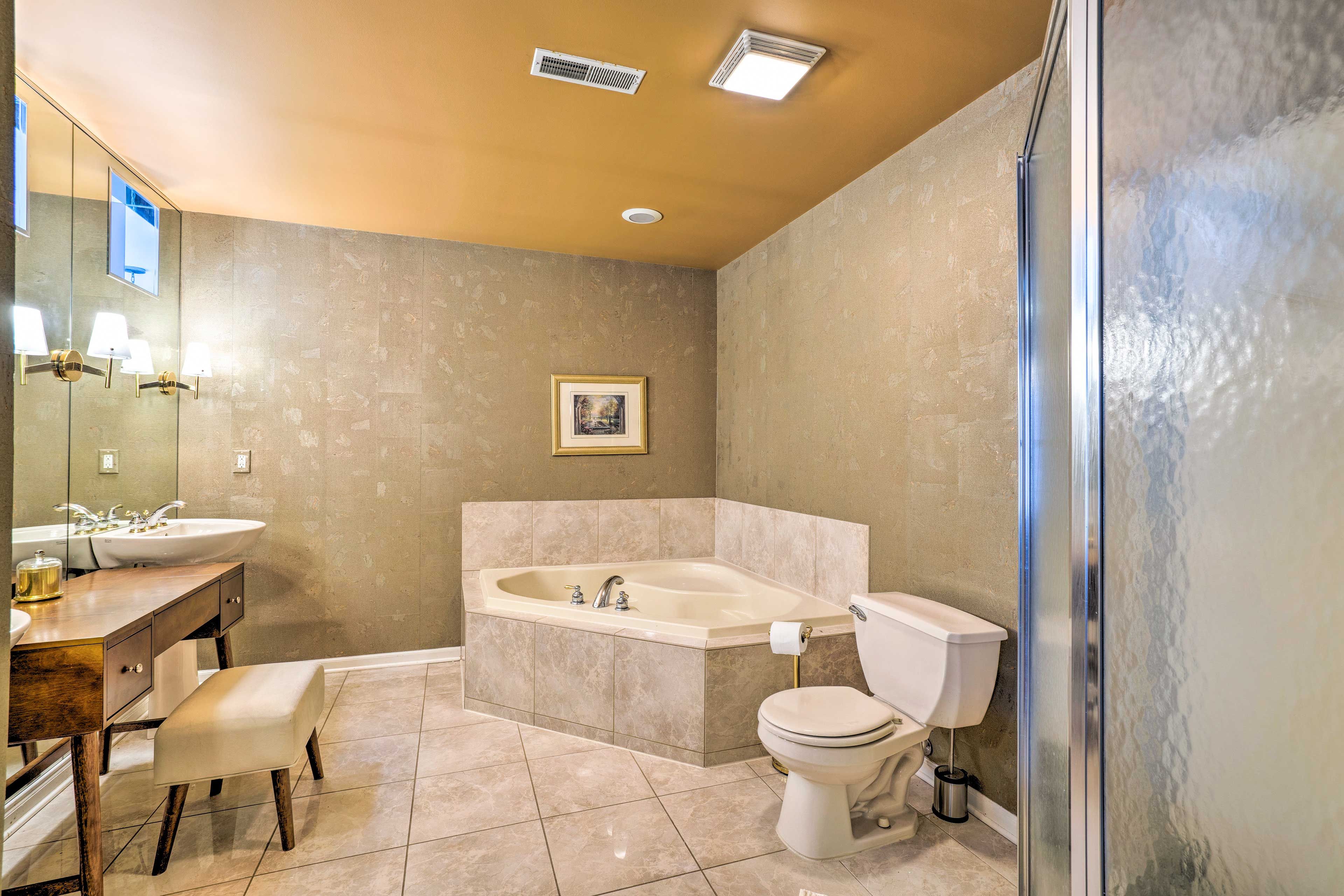 Full En-Suite Bathroom | Complimentary Toiletries