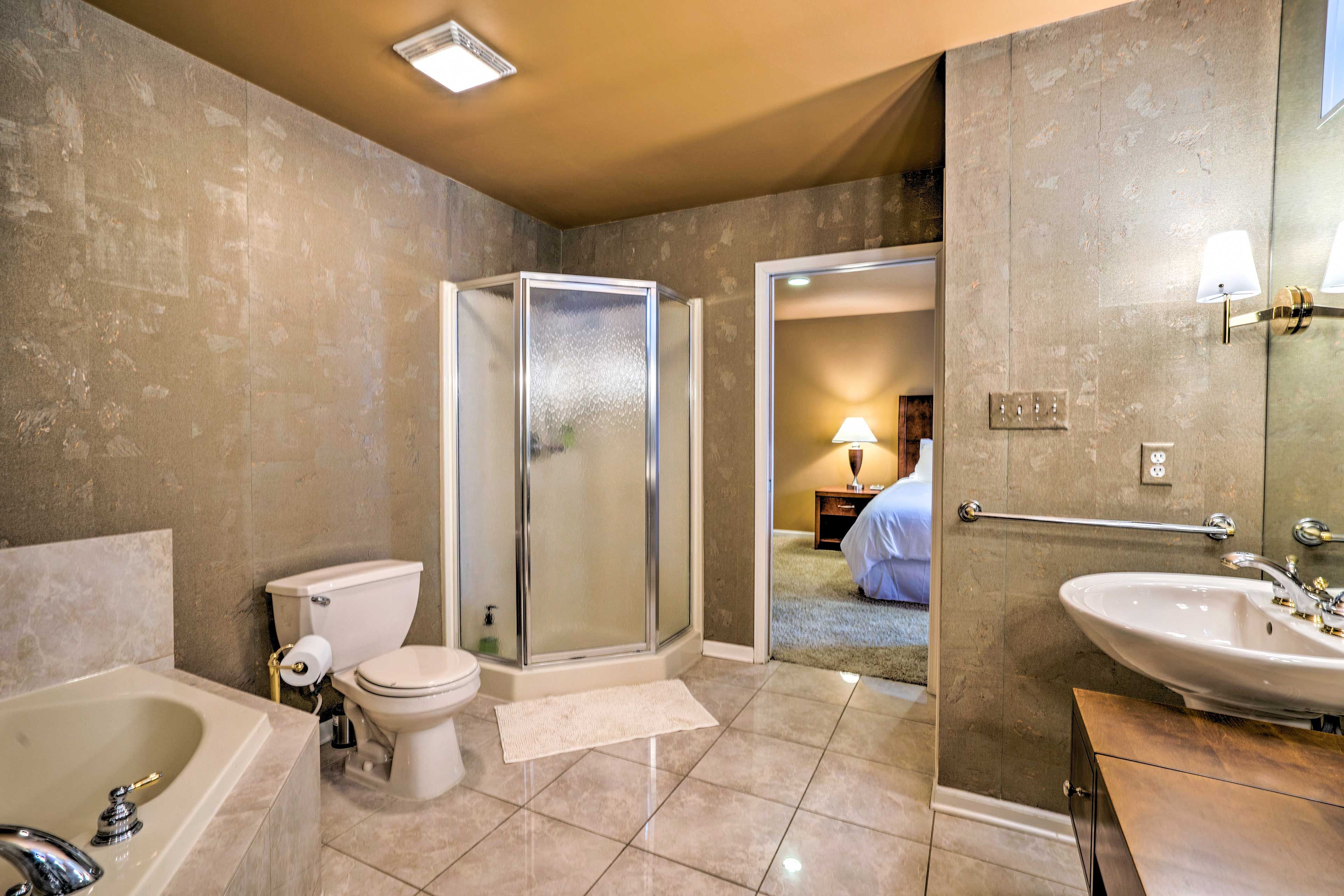 Full En-Suite Bathroom