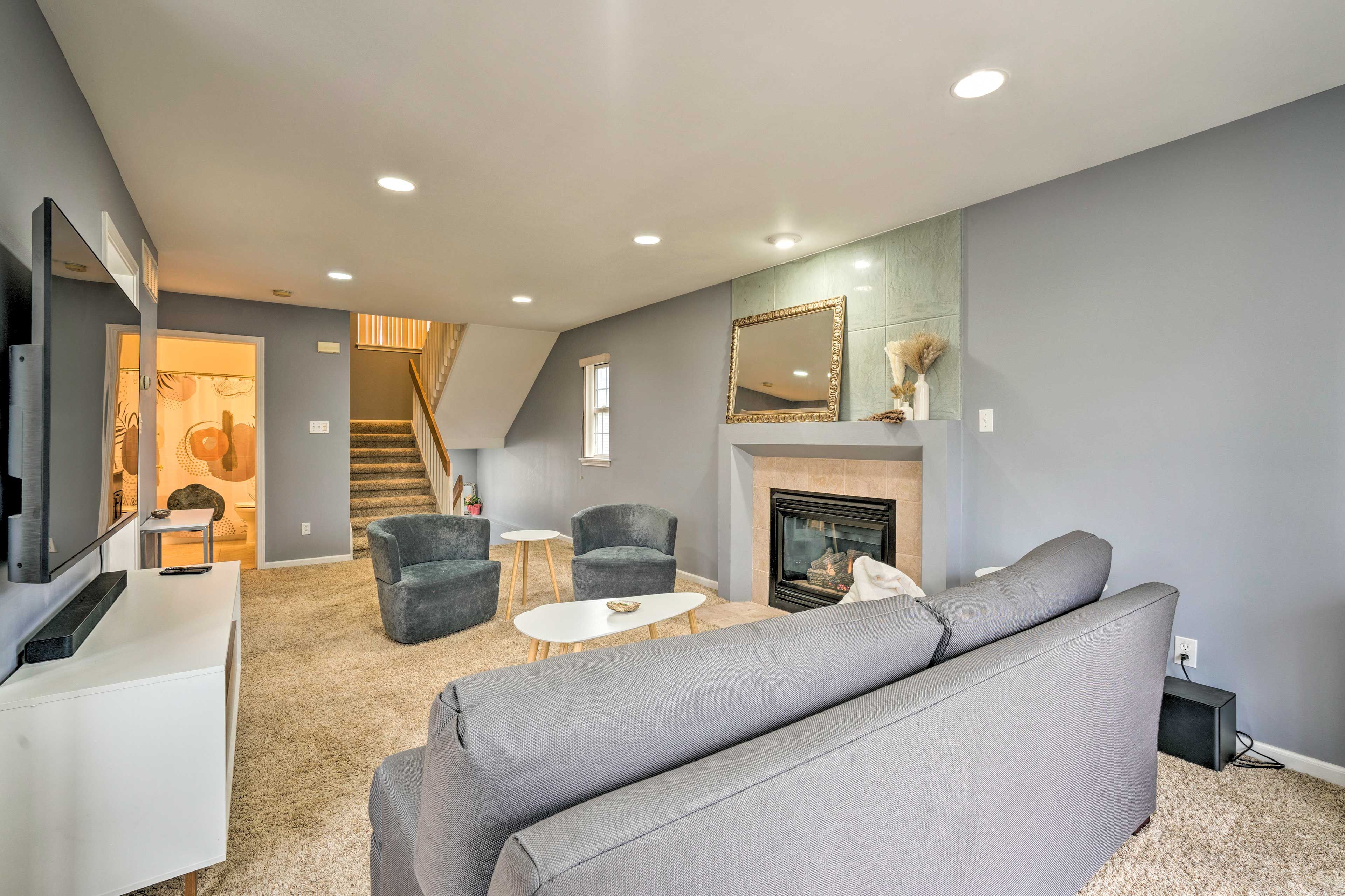Living Room | Gas Fireplace