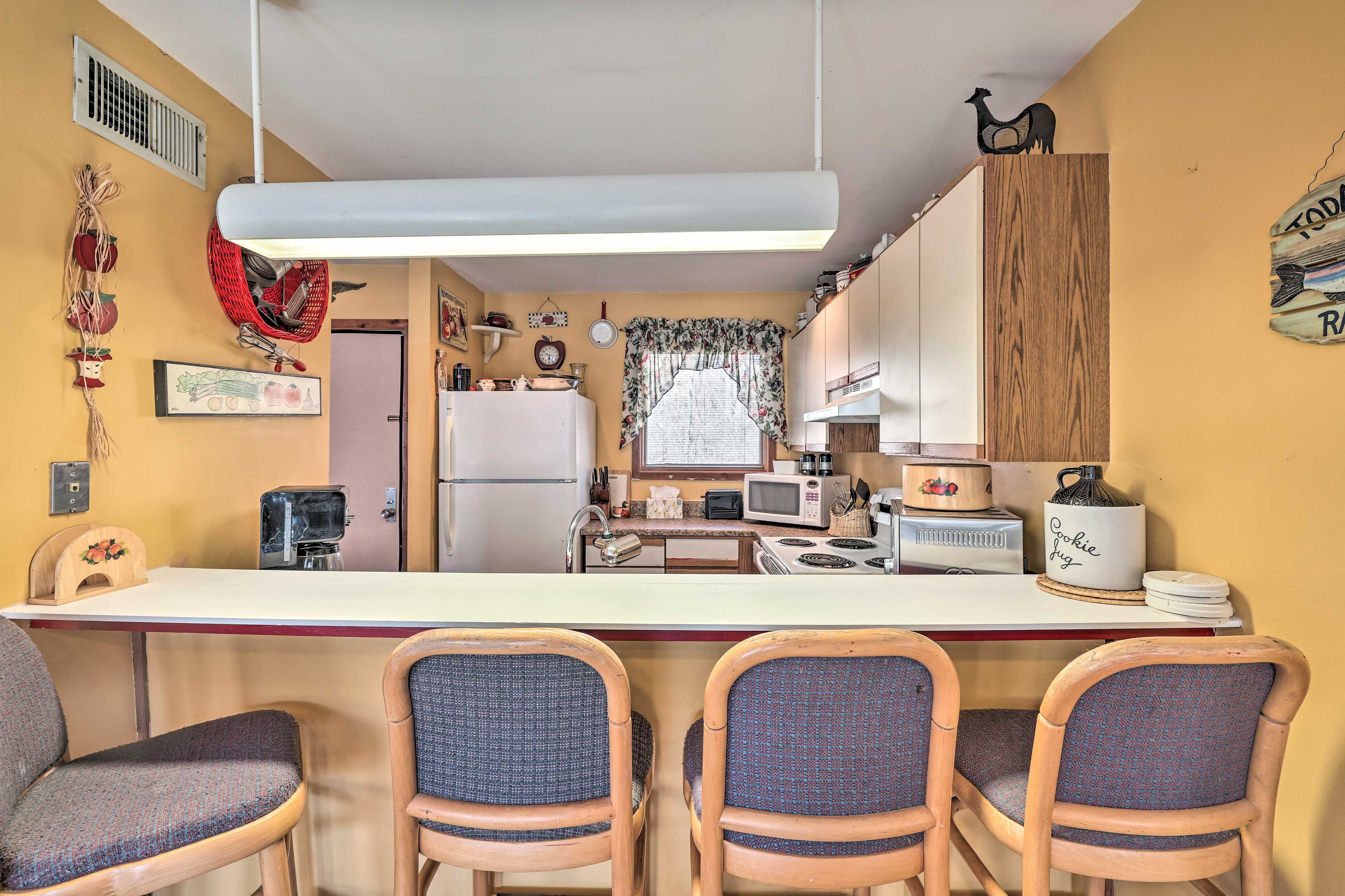 Kitchen | Free WiFi | Single-Story Interior