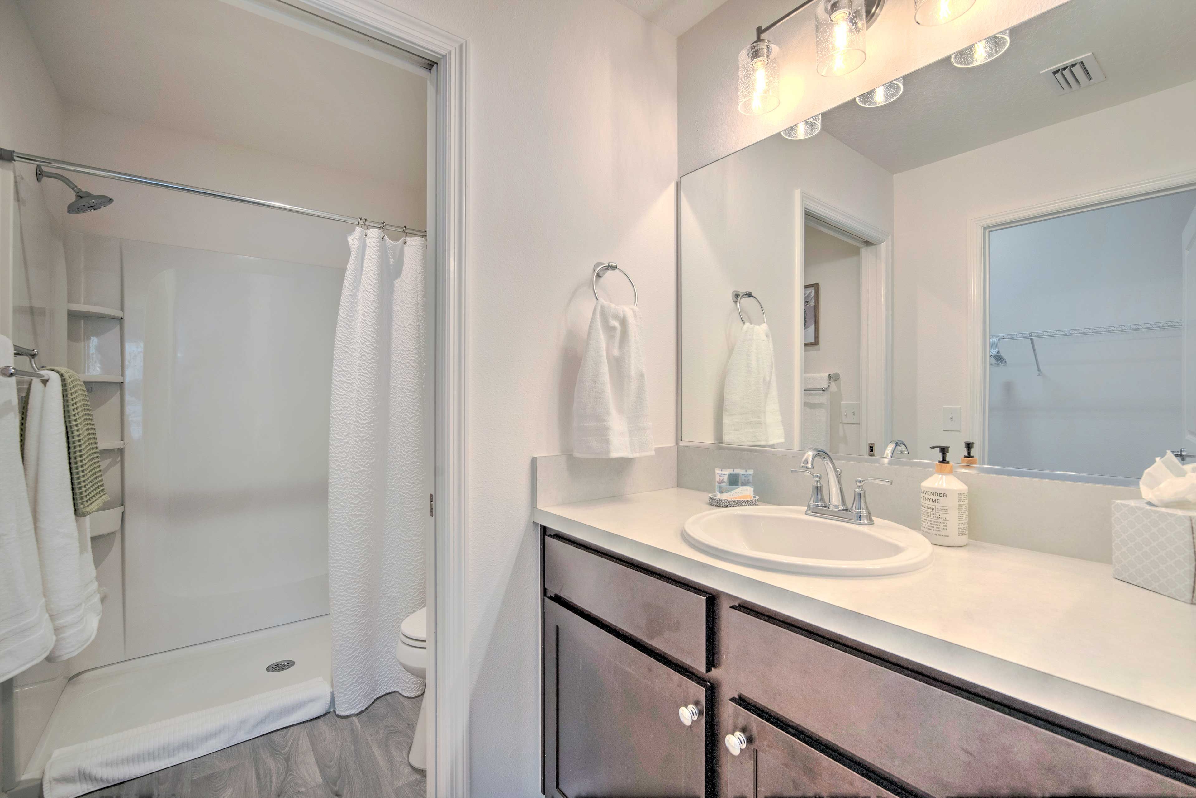 En-Suite Bathroom | Complimentary Toiletries | Hair Dryer
