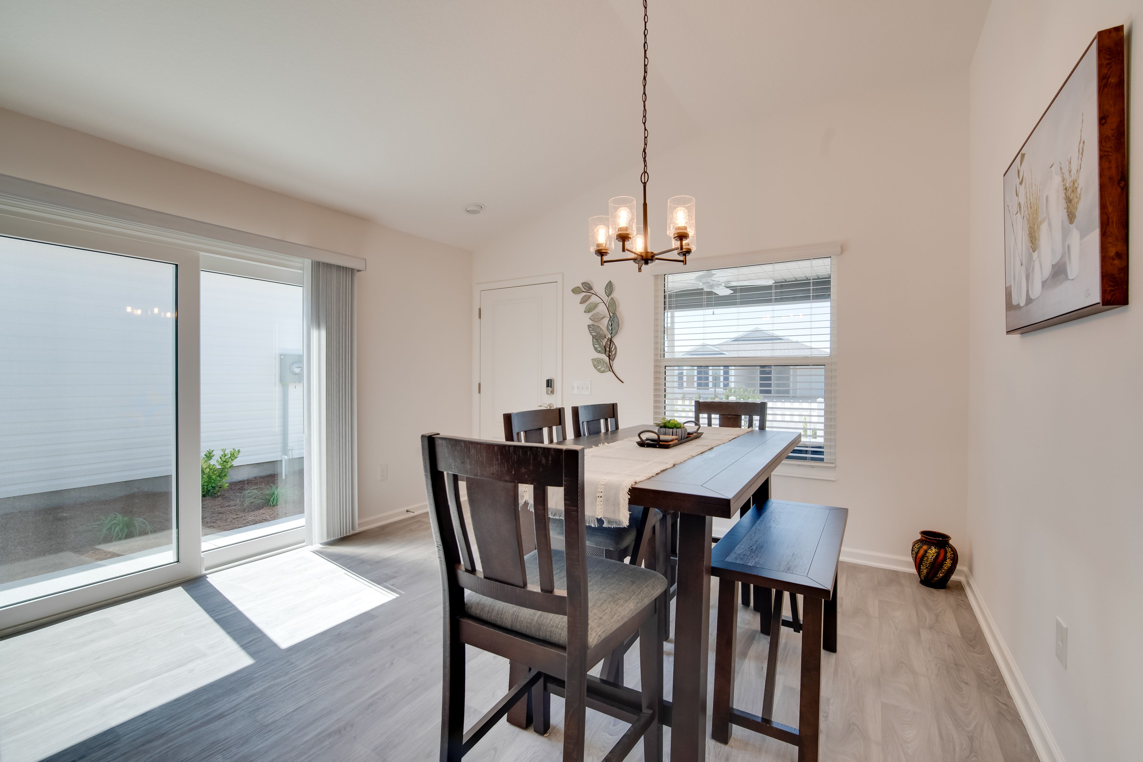 Dining Area | Dishware/Flatware Provided