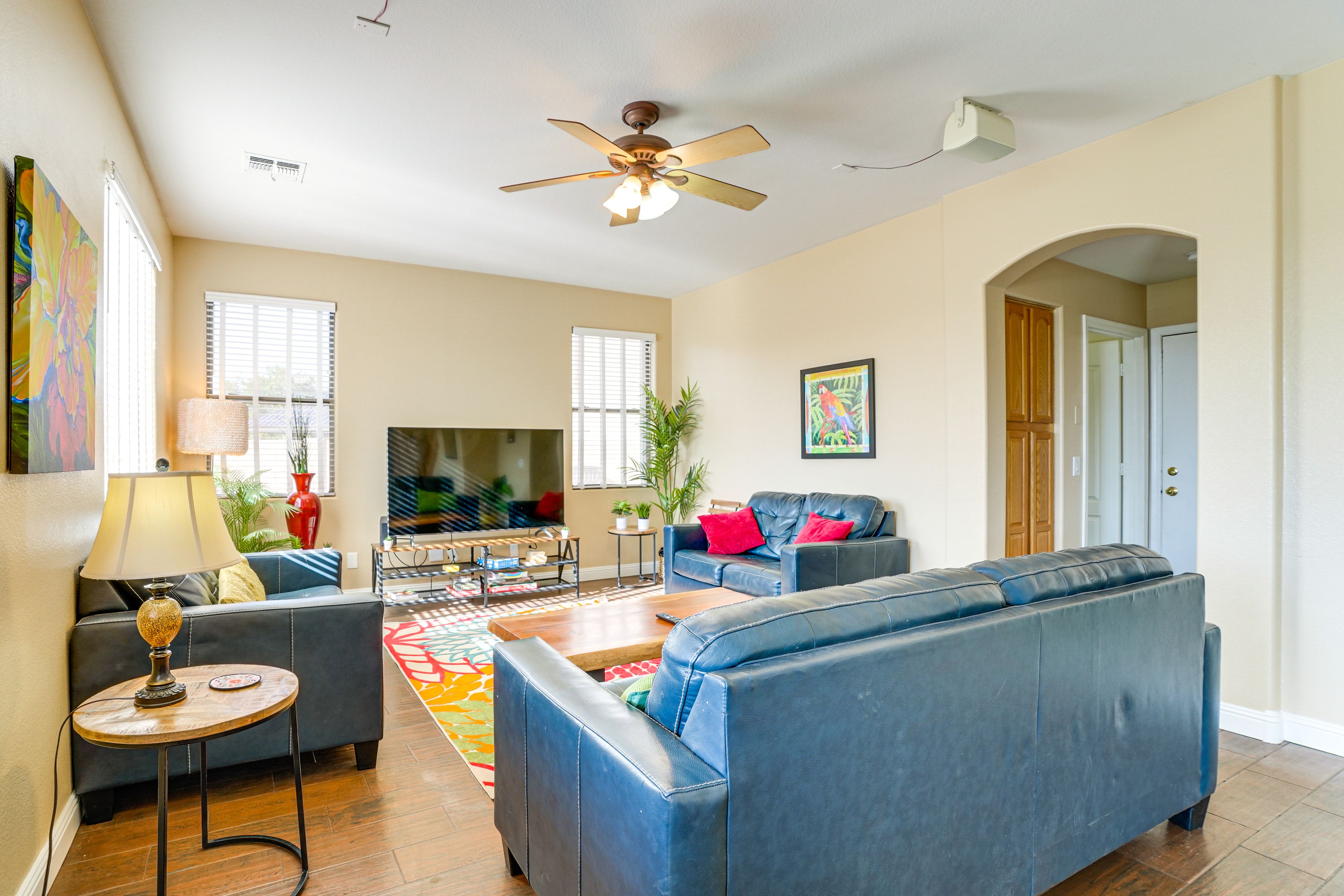 Living Room | Sleeper Sofa | Smart TV | Free WiFi