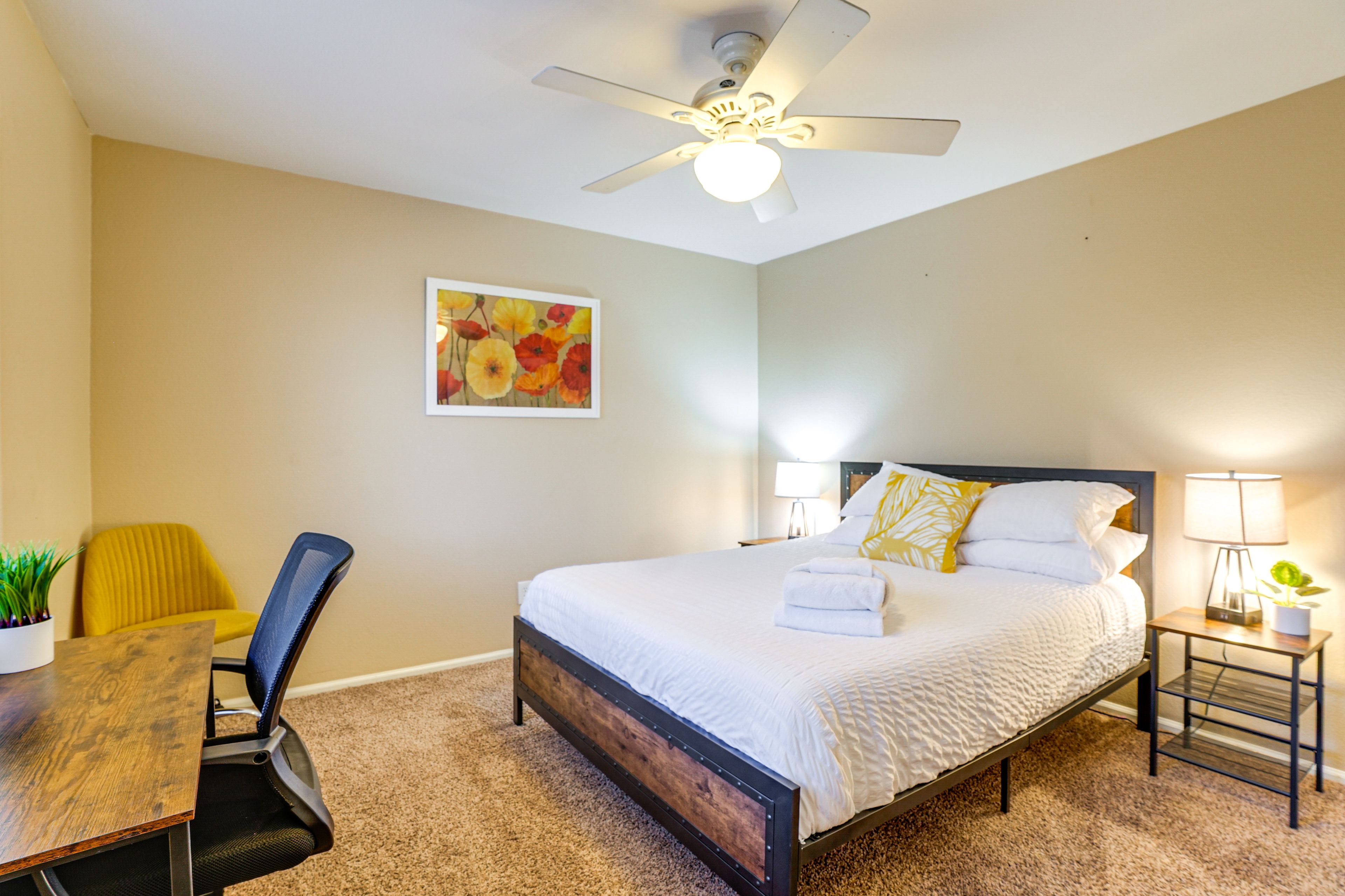 Bedroom 2 | Queen Bed | Desk