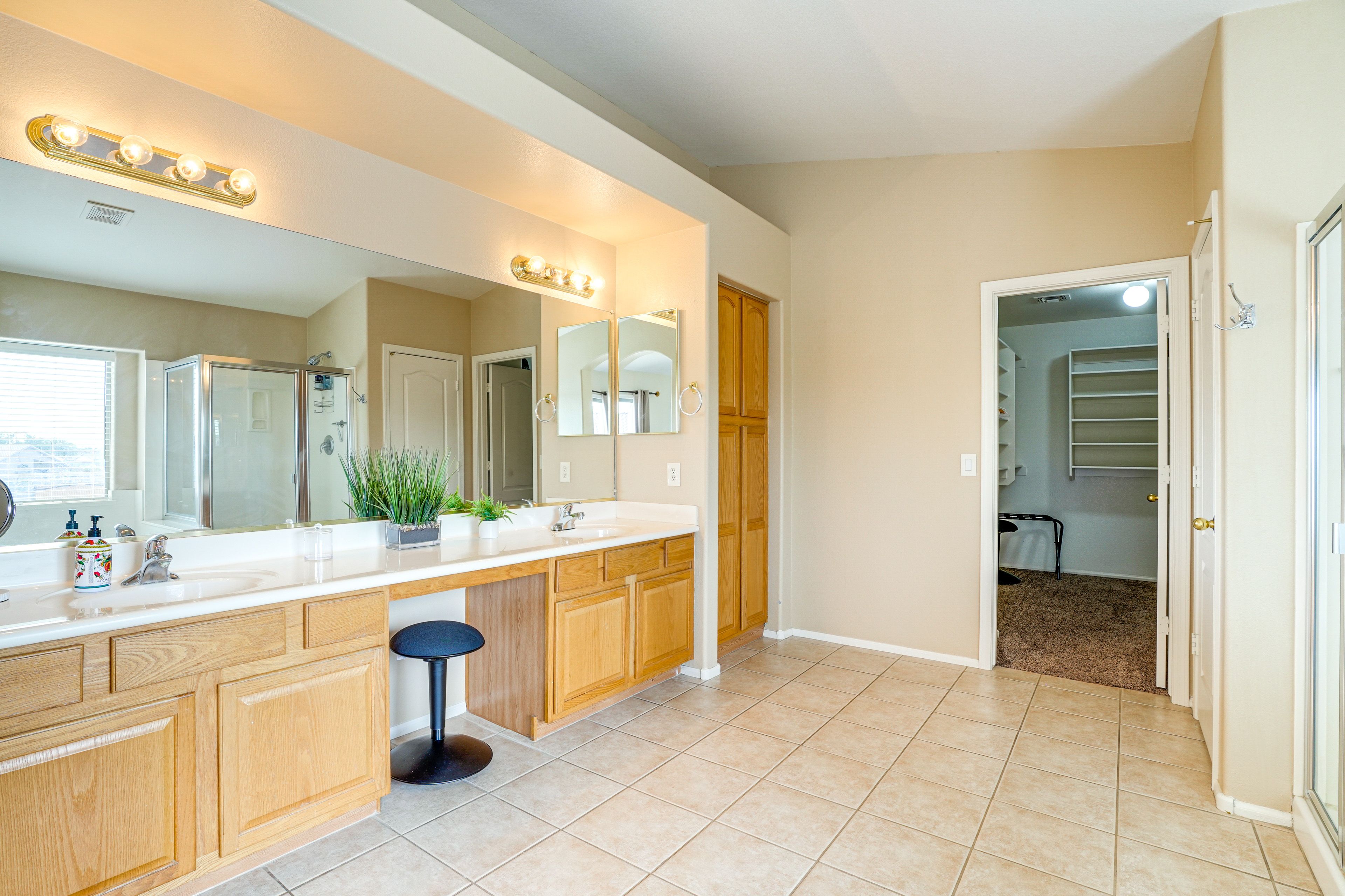 En-Suite Bathroom | Walk-In Closet | Towels & Linens Provided
