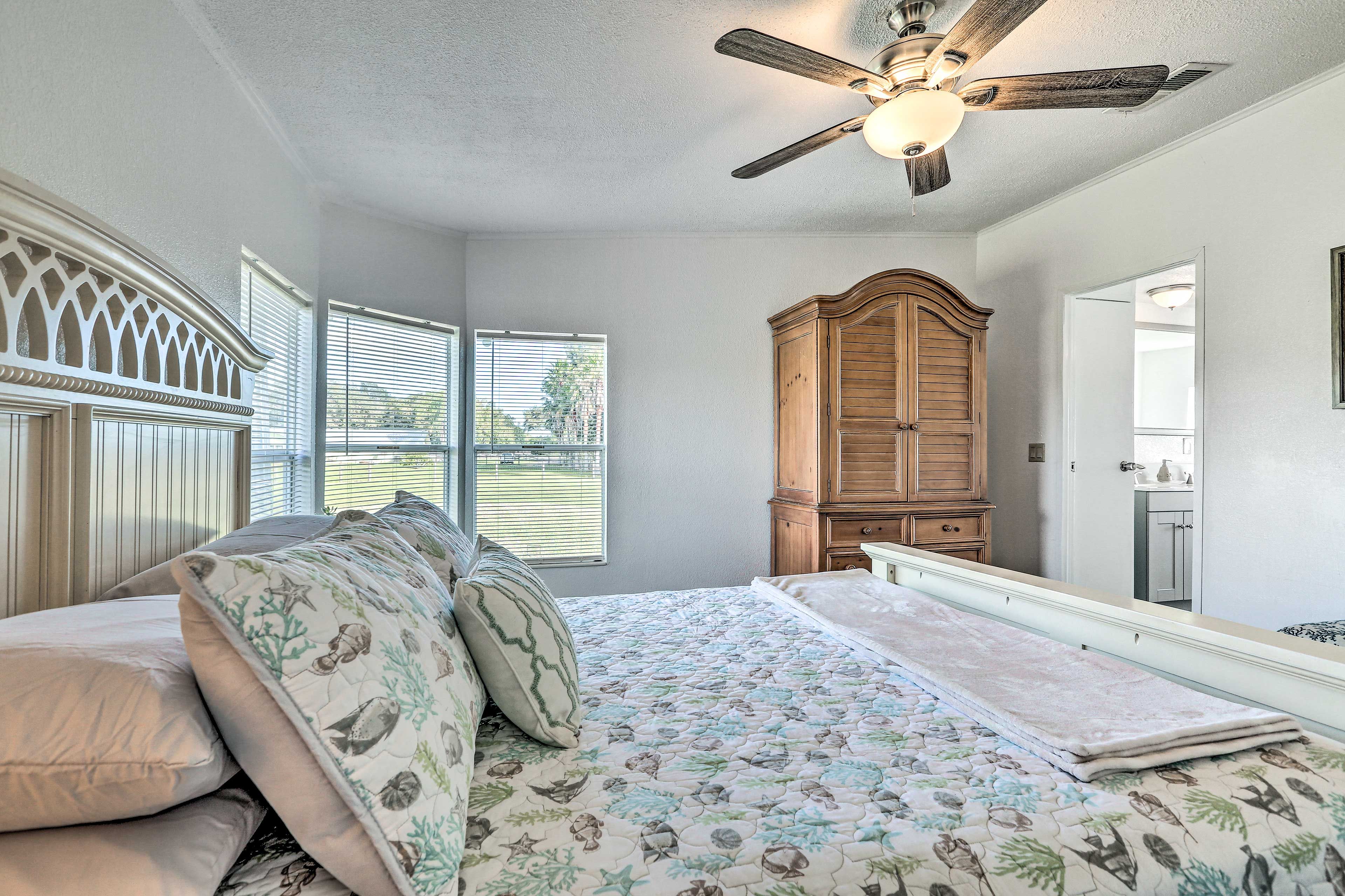 Bedroom 1 | Queen Bed | Linens Provided