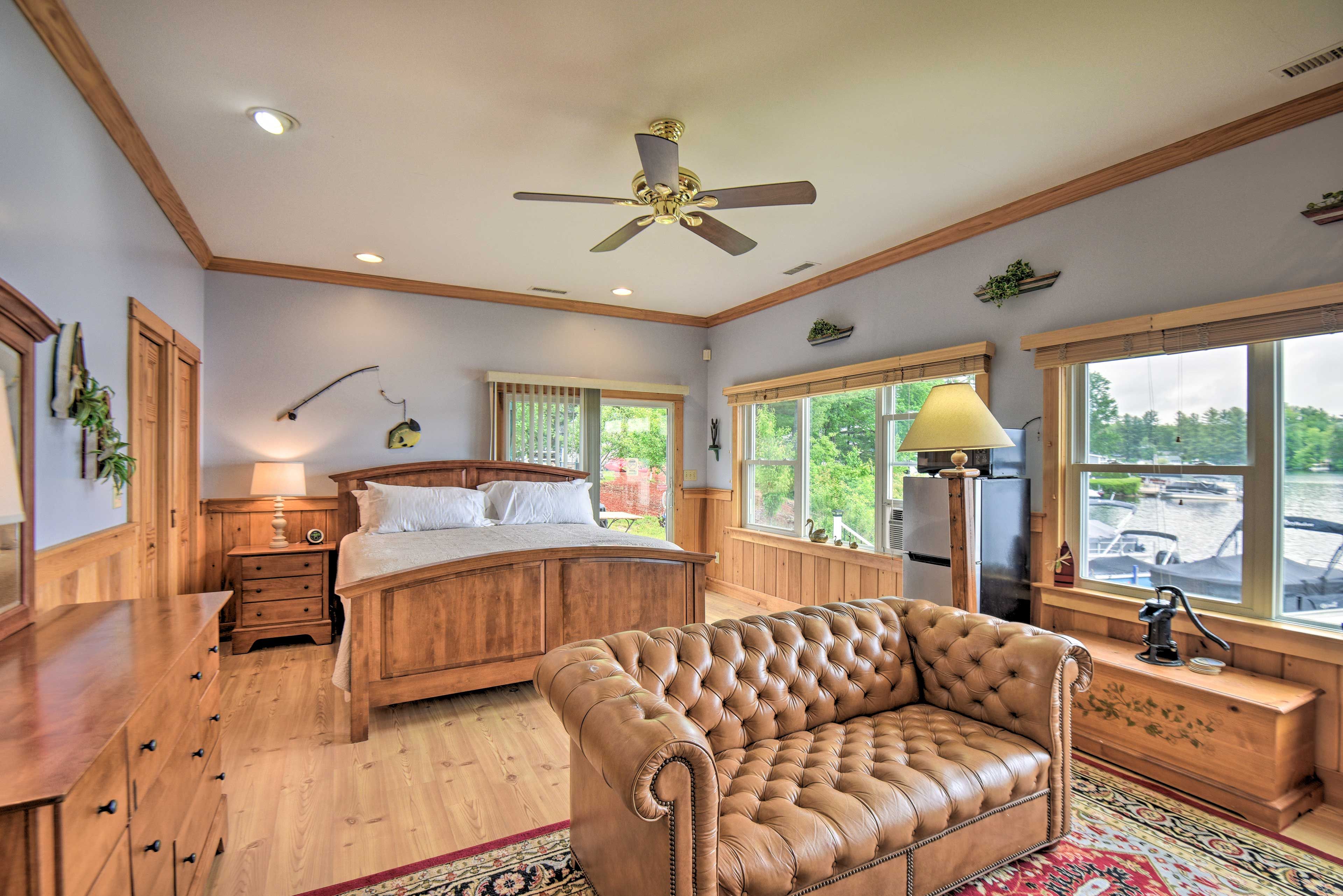 Bedroom 1 | Queen Bed | Fridge | Microwave | Living Area w/ TV
