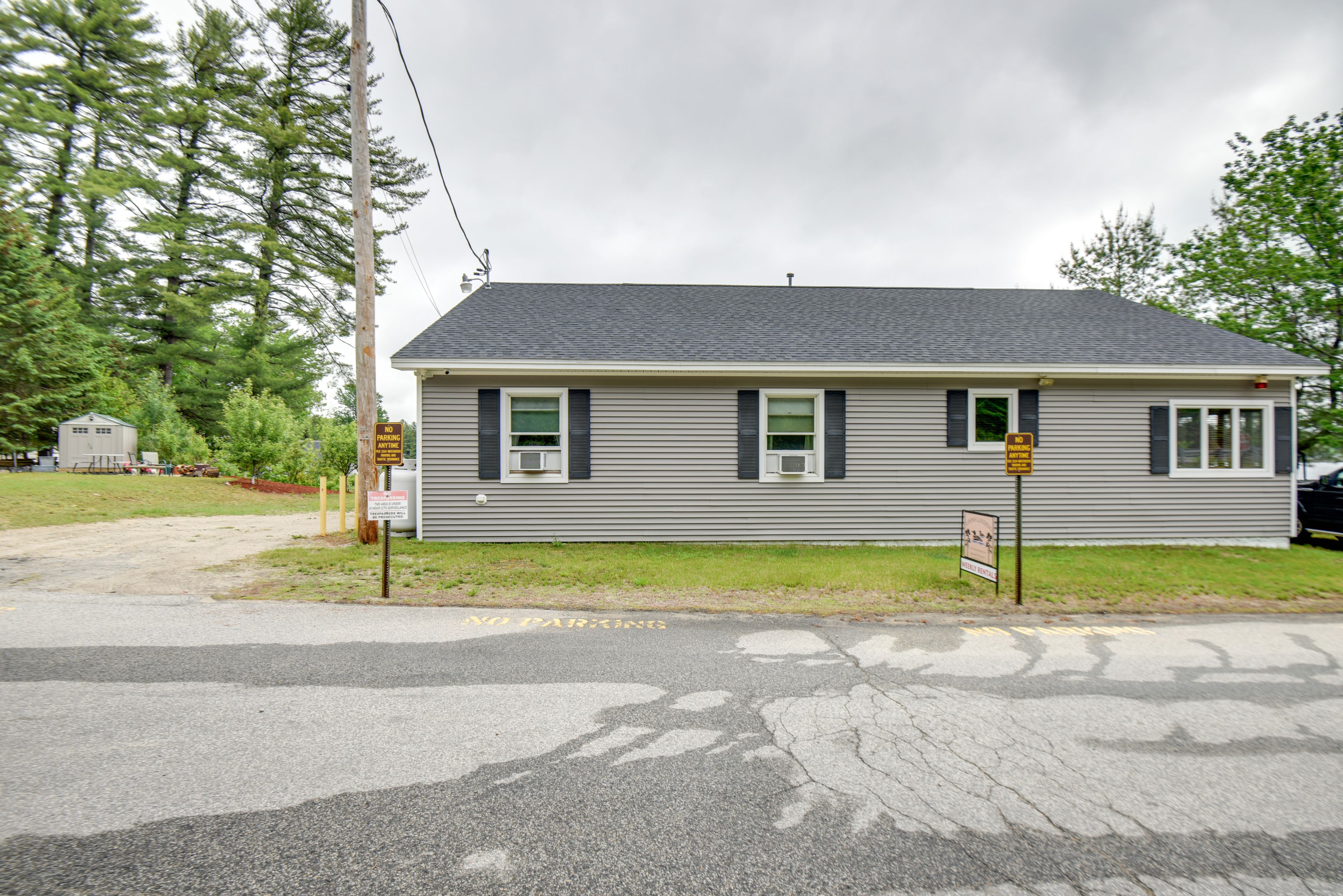 Property Exterior | Gravel Driveway (2 Vehicles)