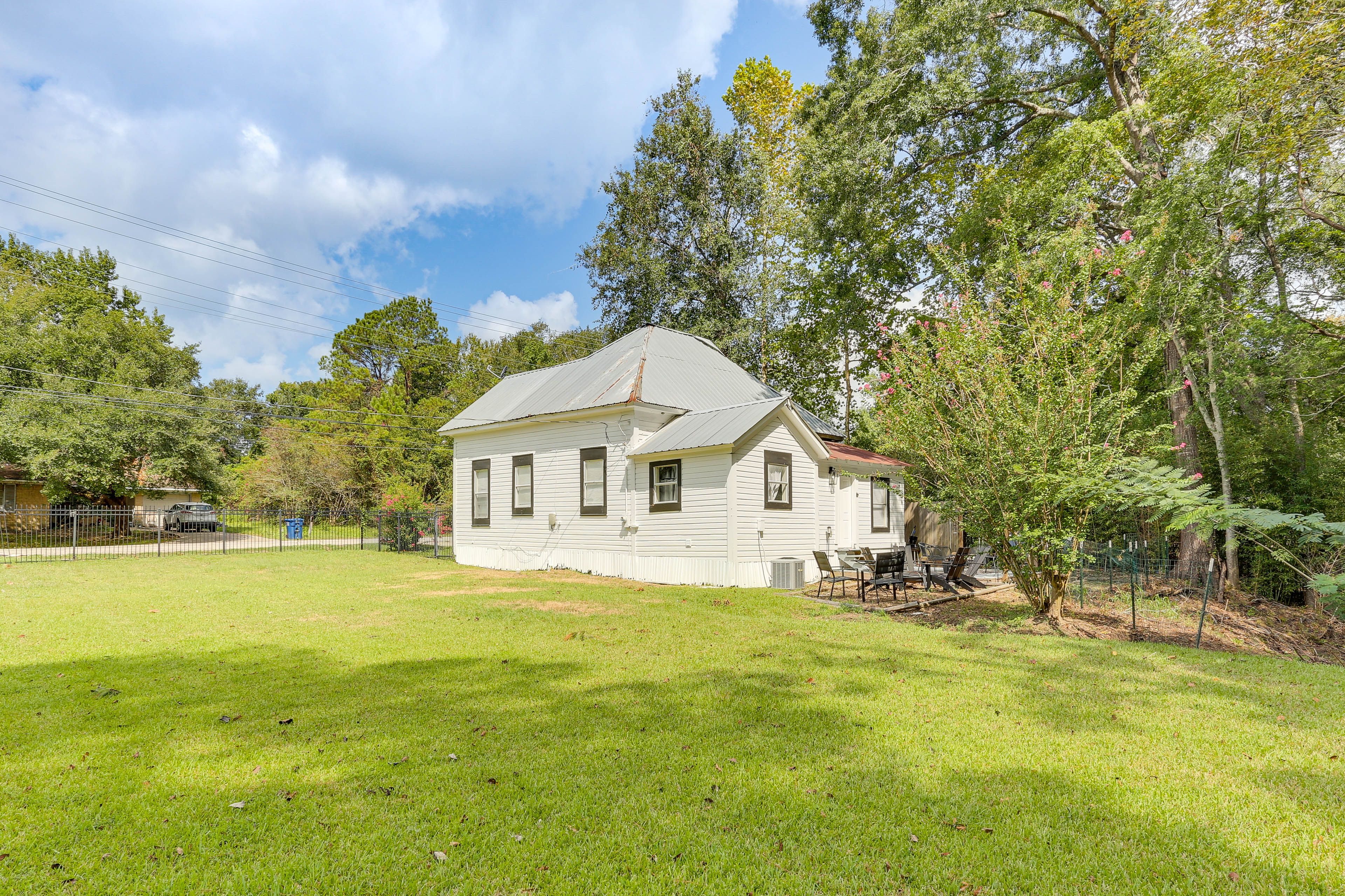 Spacious Yard
