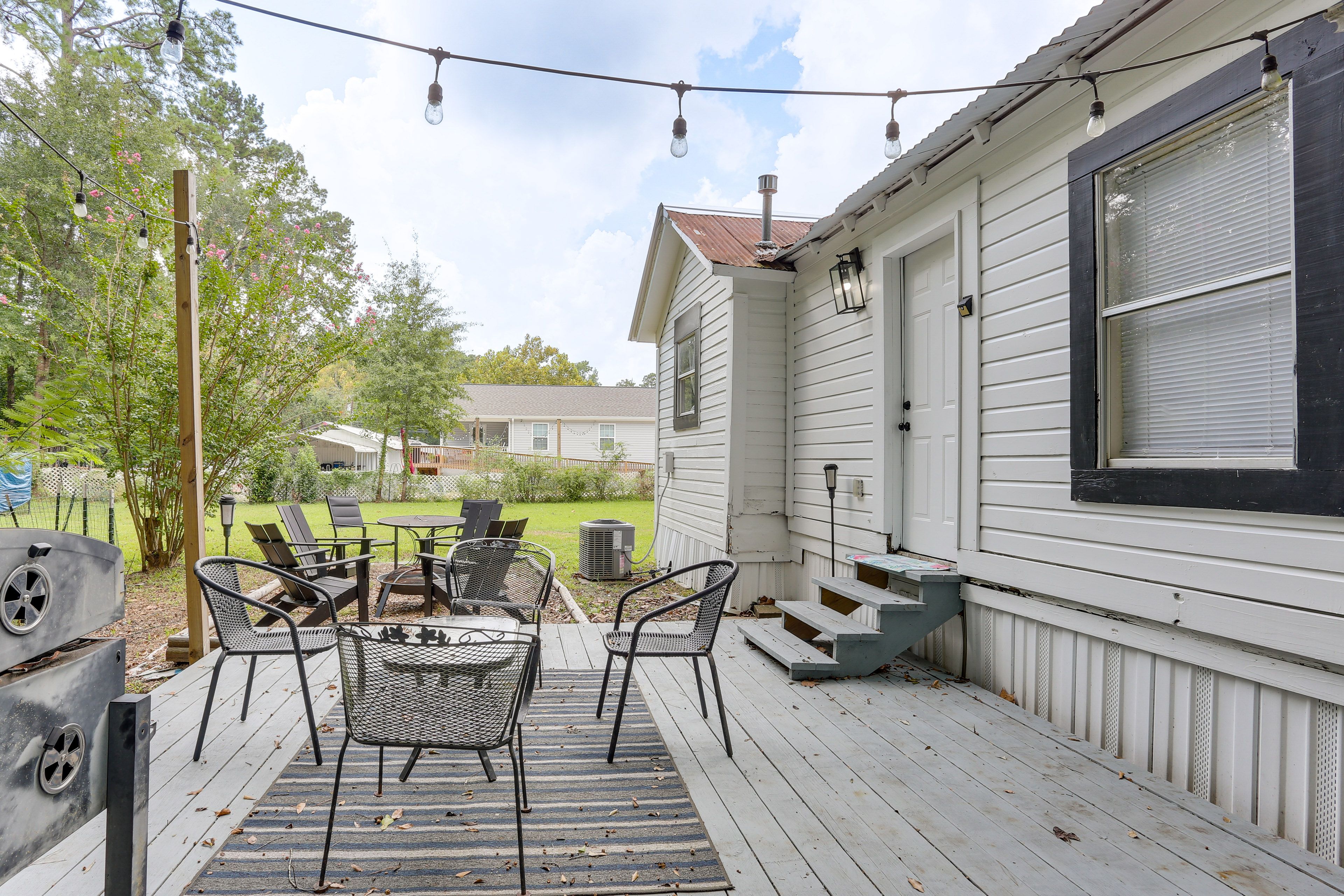 Furnished Deck & Patio | Fire Pit w/ Seating