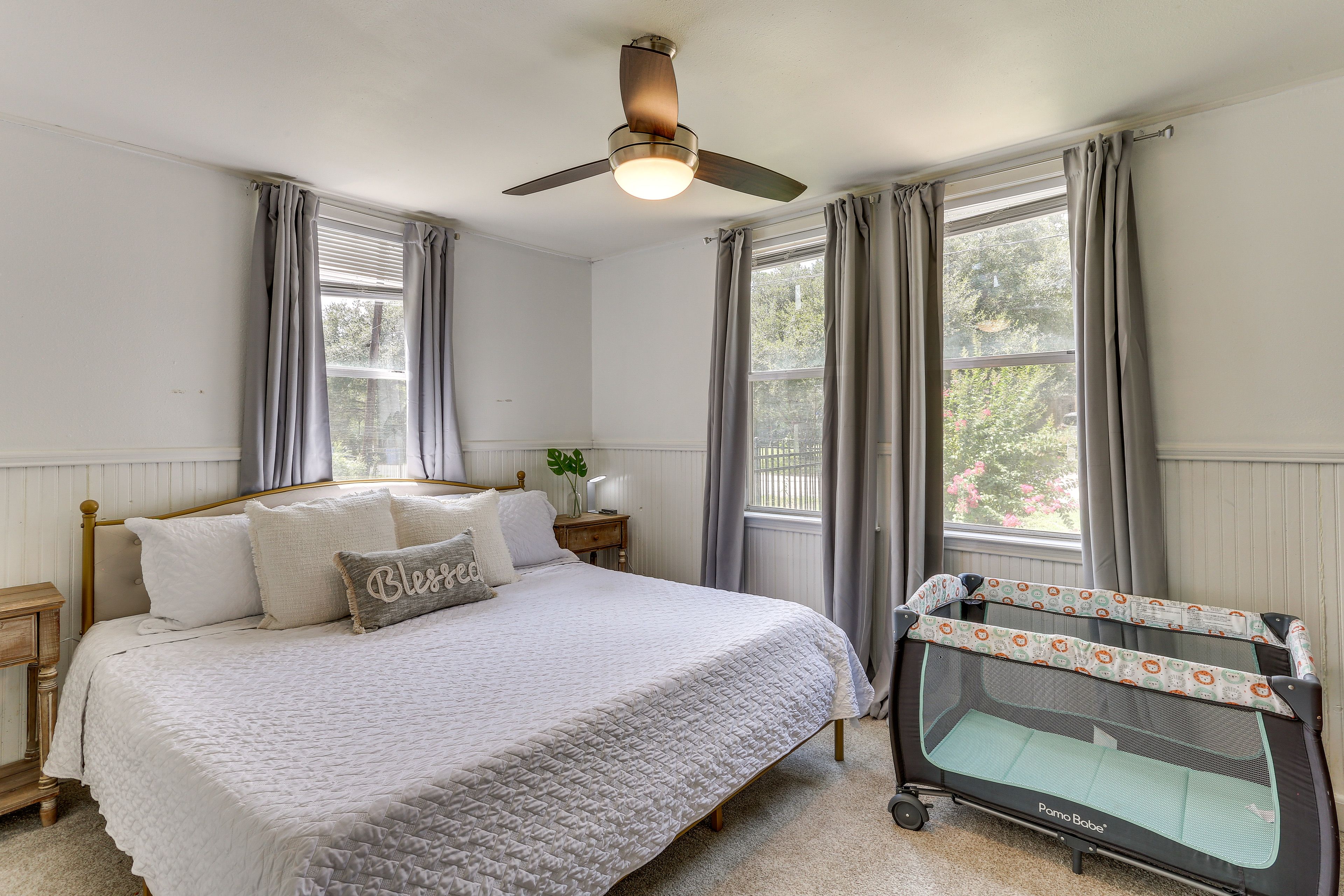 Bedroom 1 | Queen Bed | Pack 'n Play