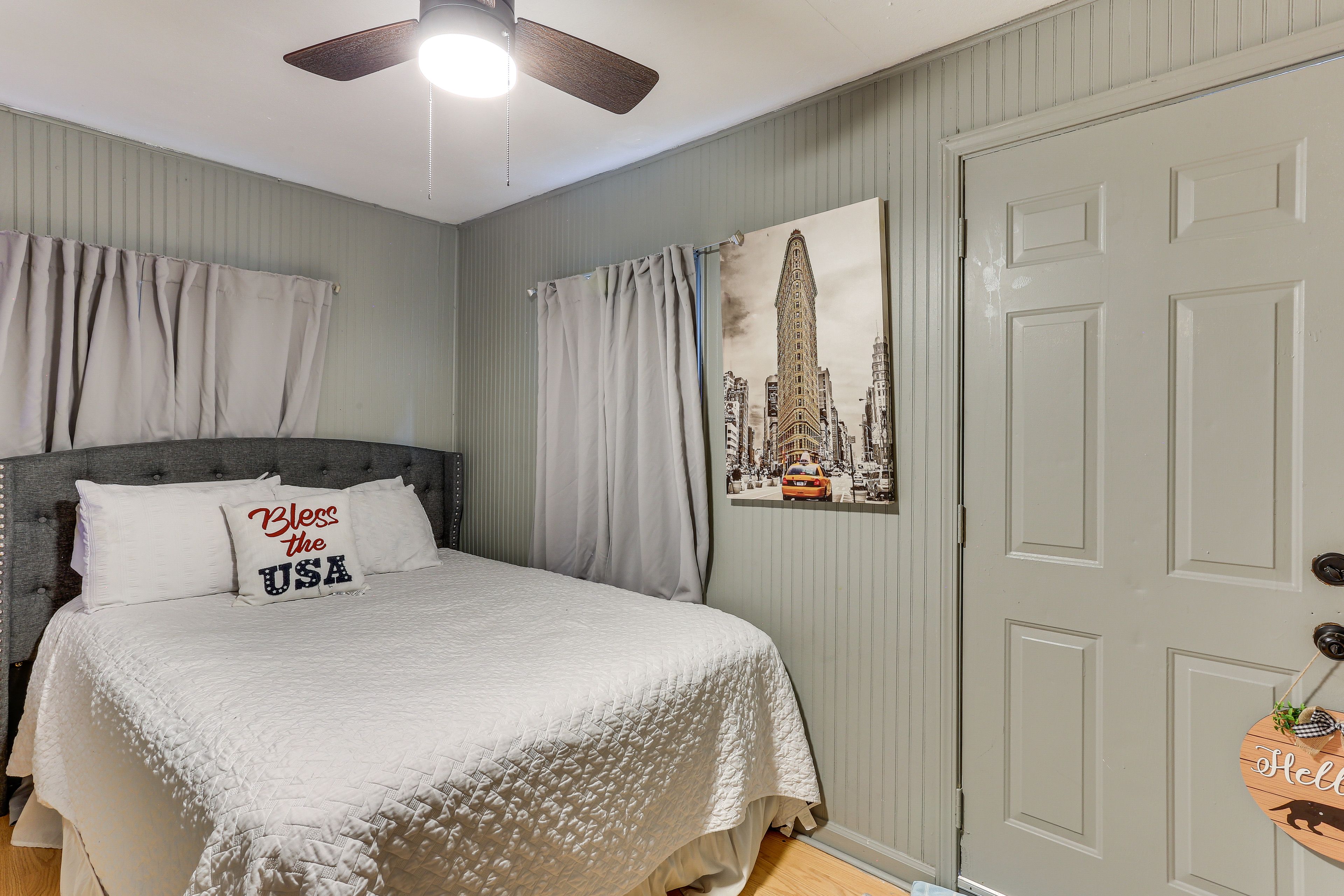 Bedroom 2 | Queen Bed