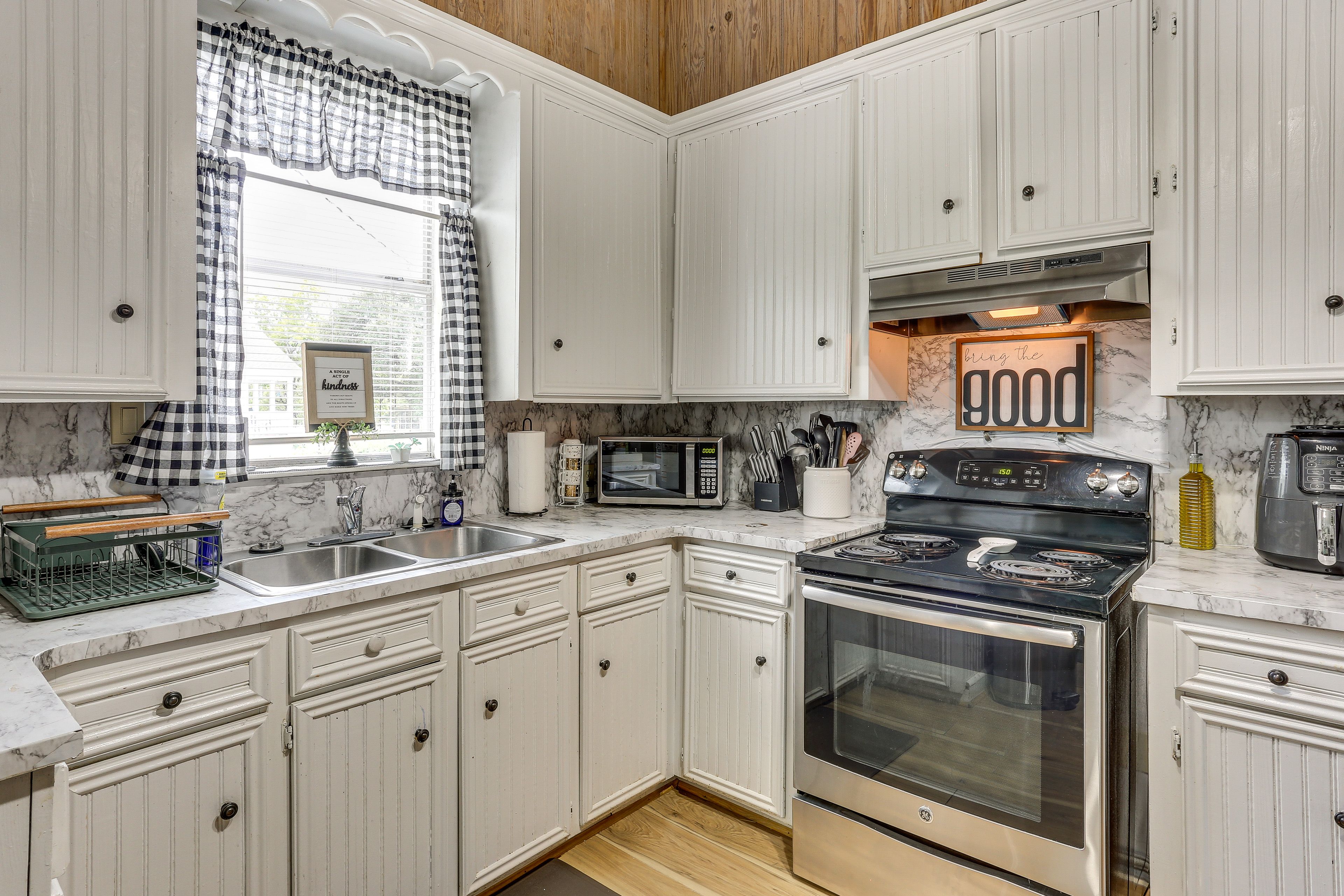 Kitchen | Cooking Basics | Dining Nook