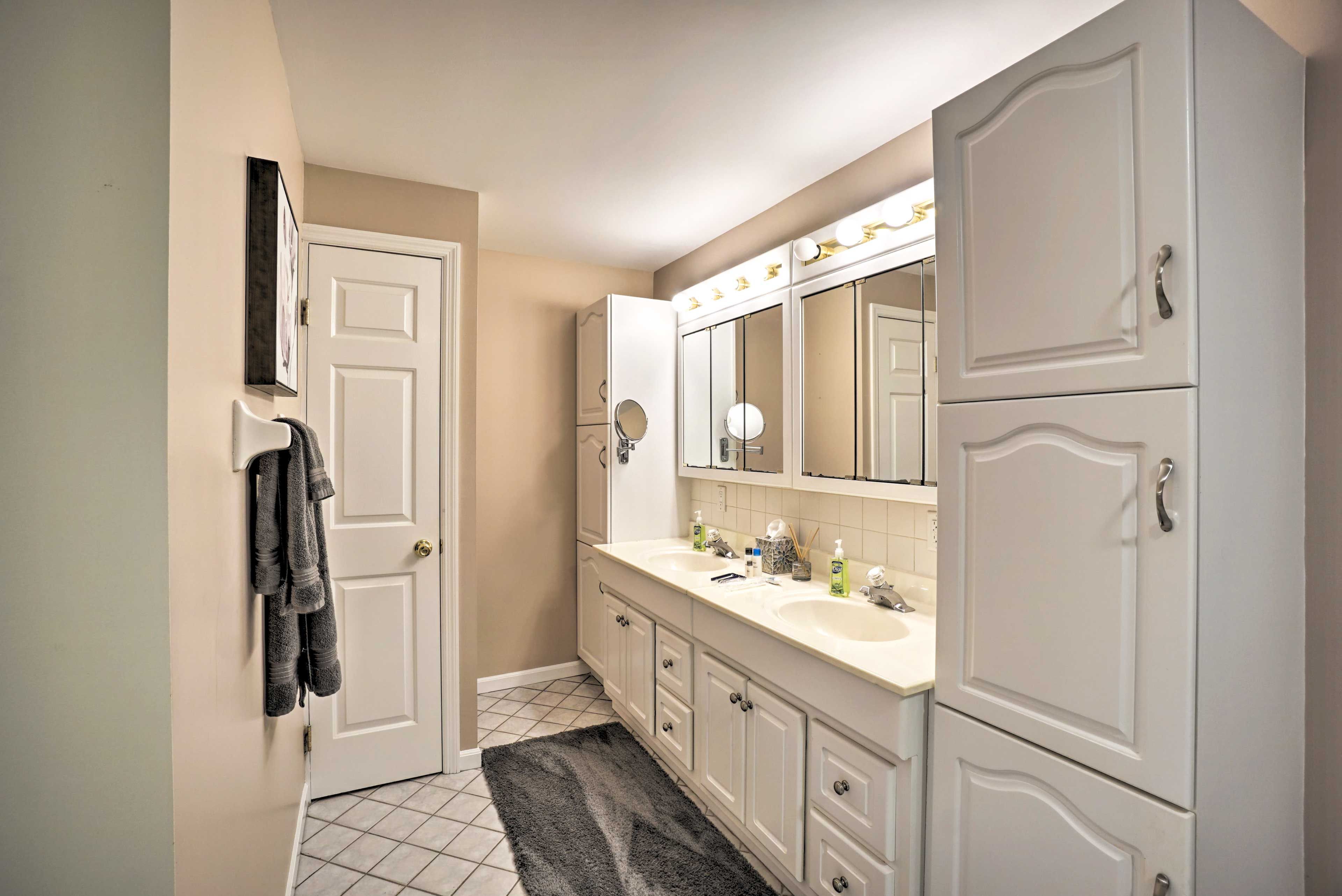 Full Bathroom | Hair Dryer