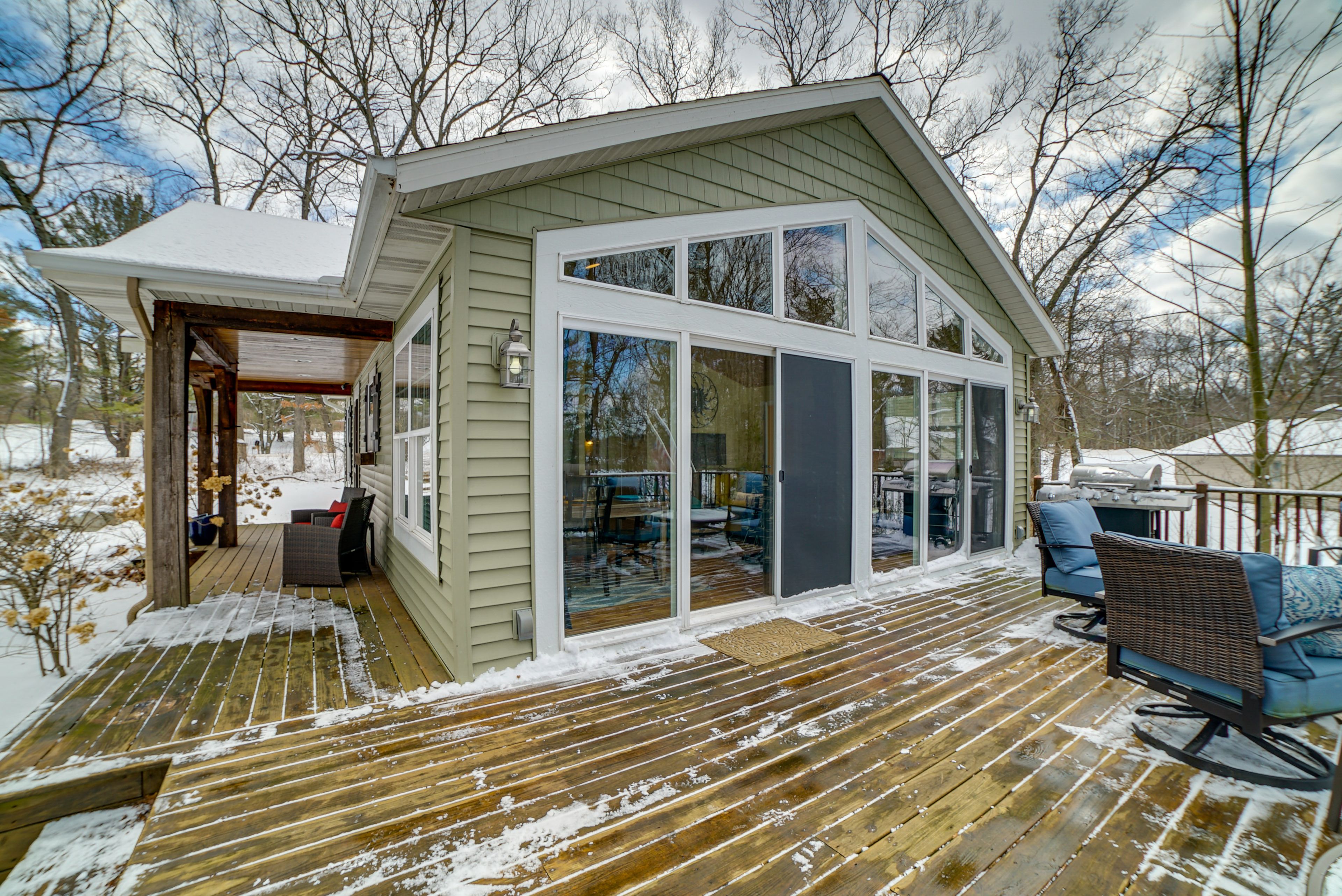 Porch | Deck | Outdoor Seating | Gas Grill