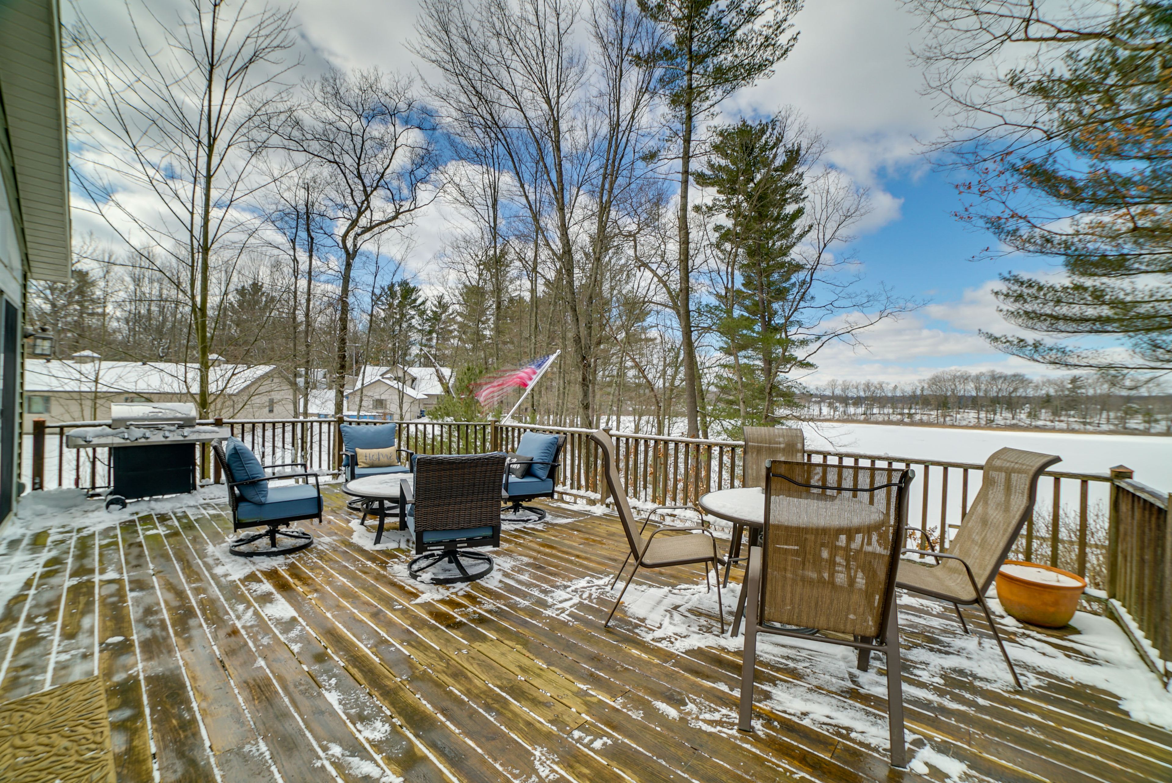 Private Deck | Lake View | Gas Grill | 2 Kayaks | Pontoon Available Upon Request